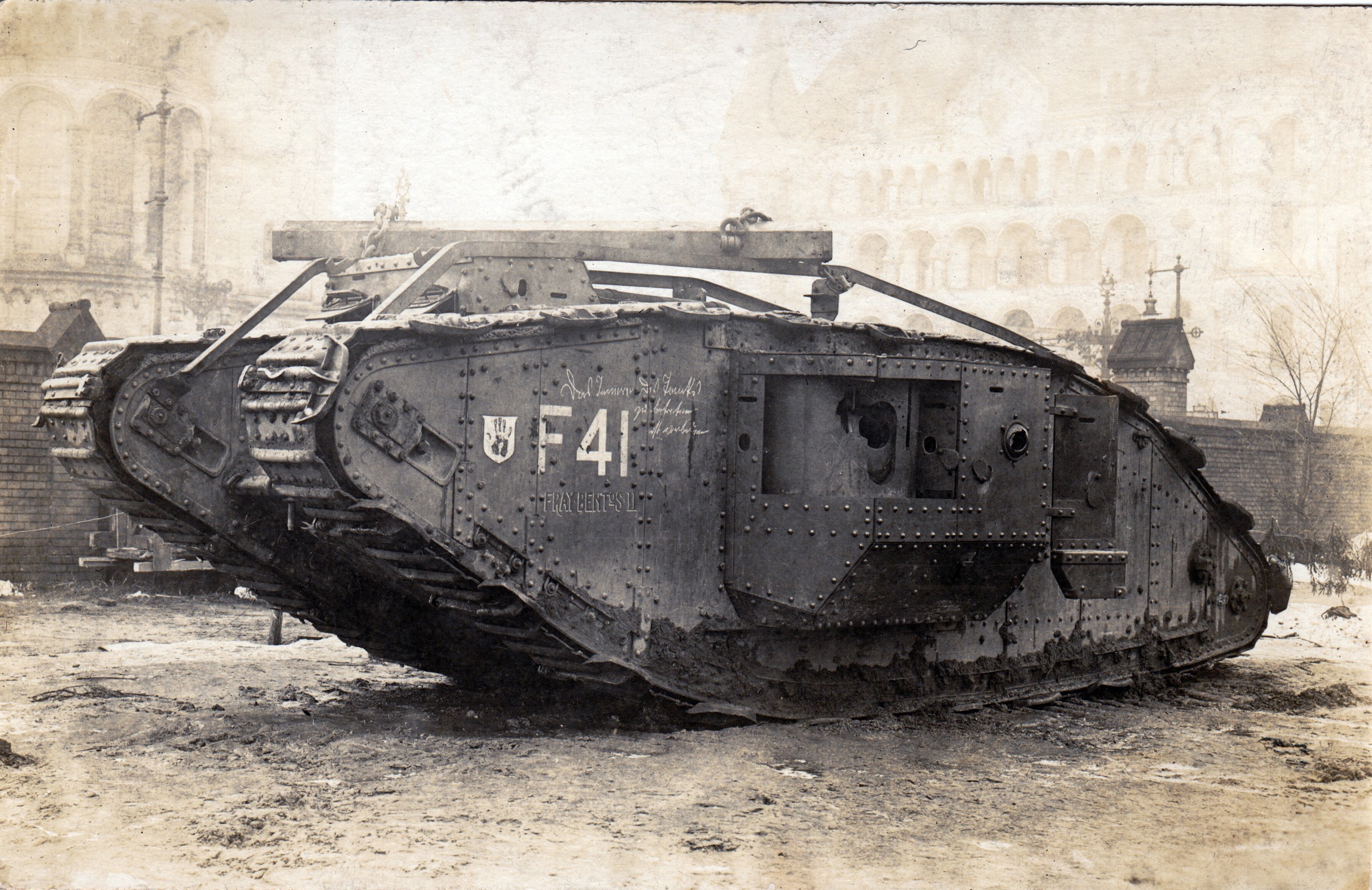 General 2412x1566 military British tank World War I Mark V vehicle numbers history war military vehicle British tanks