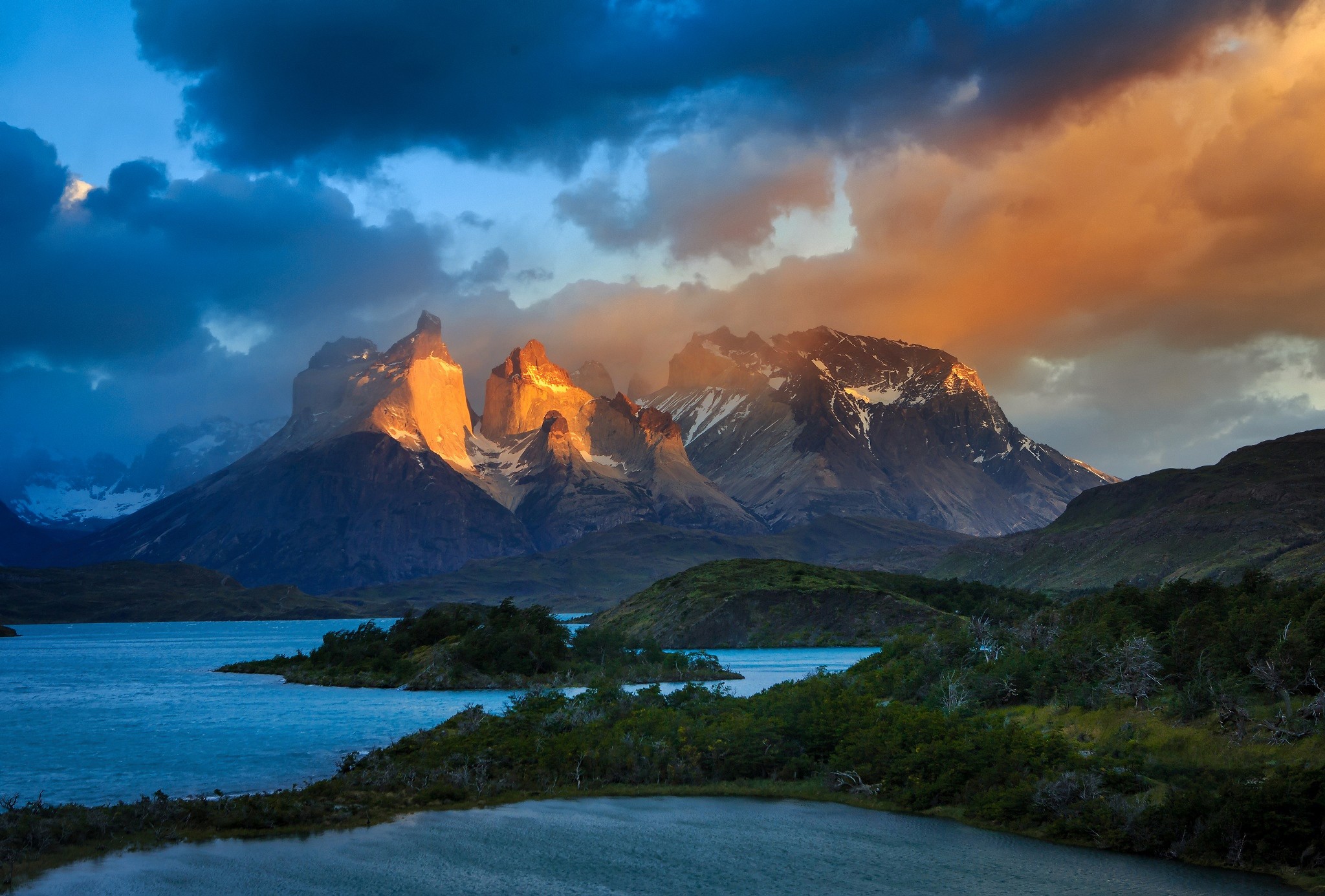 General 2048x1386 landscape Patagonia Torres del Paine lake mountains South America Chile