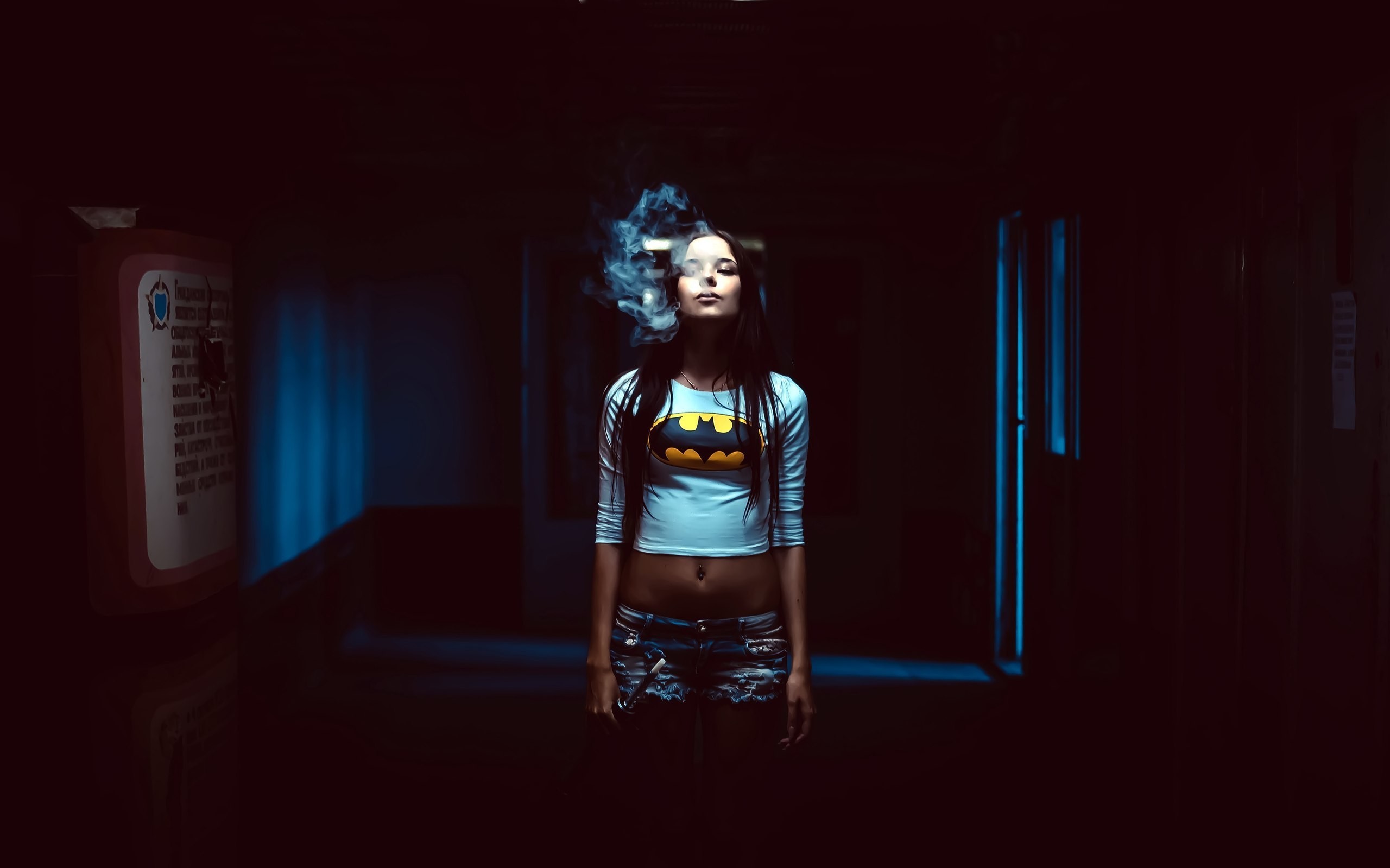 People 2560x1599 smoking dark women model Batman logo blue women indoors indoors standing Batman T-Shirt T-shirt bare midriff low light