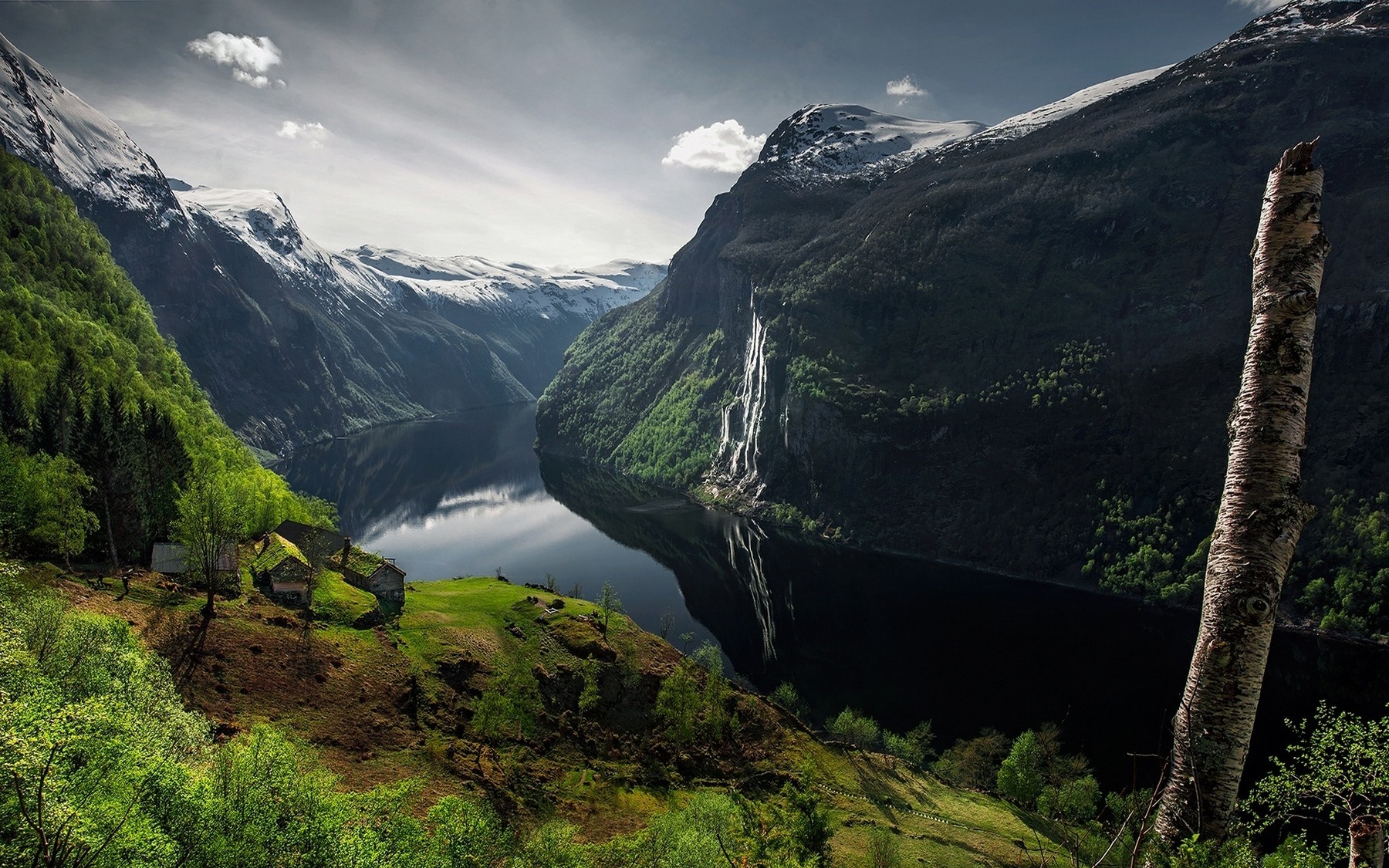 General 1800x1125 nature landscape fjord canyon mountains trees waterfall snowy peak house sun rays Geiranger Geirangerfjord outdoors