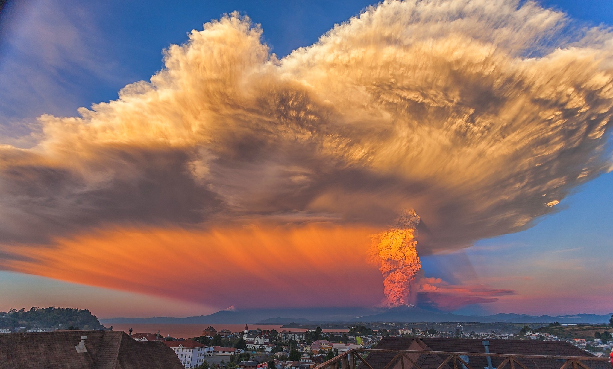 General 2048x1234 Chile Calbuco Volcano eruptions smoke sunset nature ash volcano landscape South America eruption sky Puerto Montt