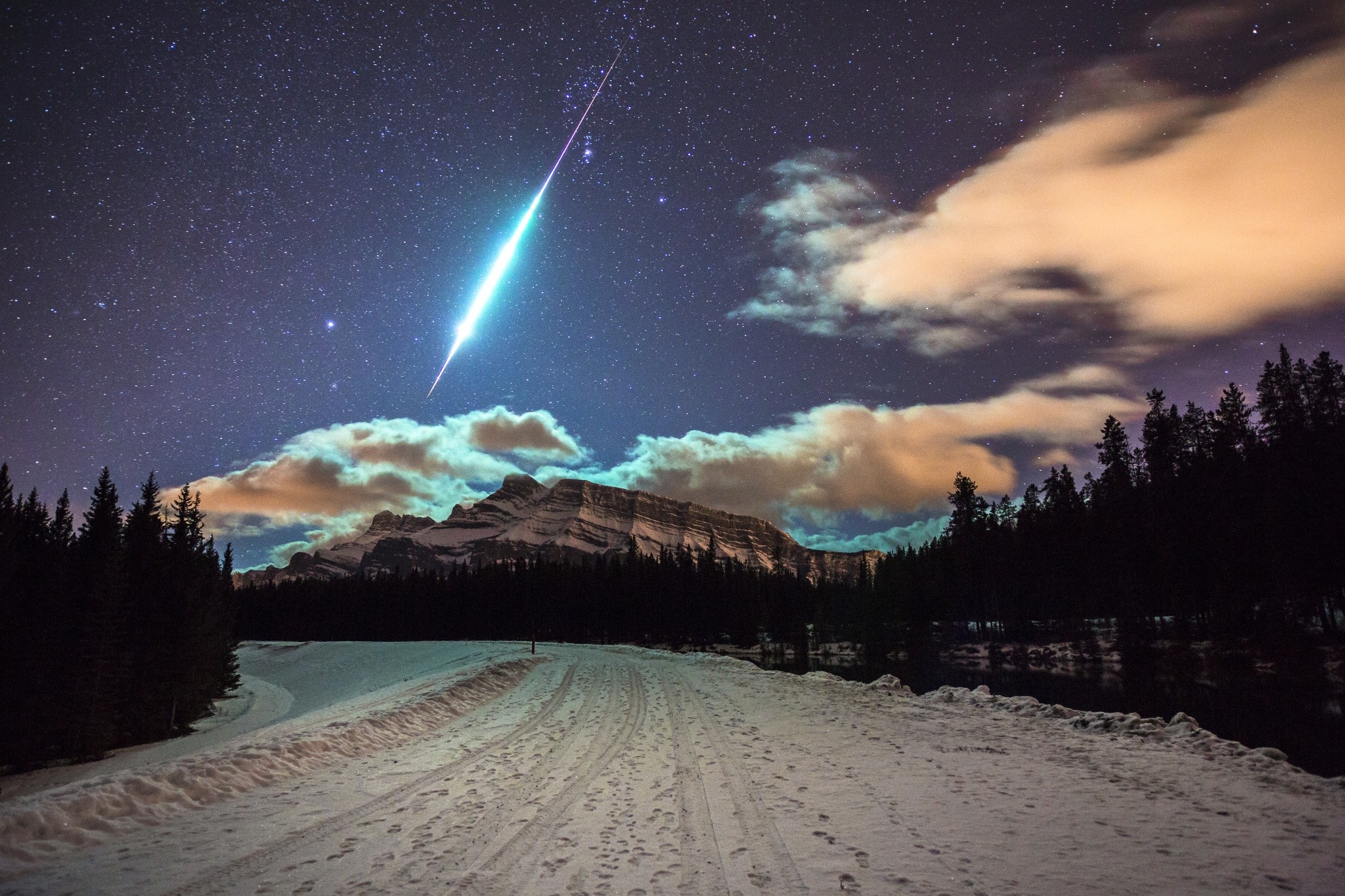 General 2048x1365 space shooting stars meteorite snow comet winter nature outdoors sky clouds