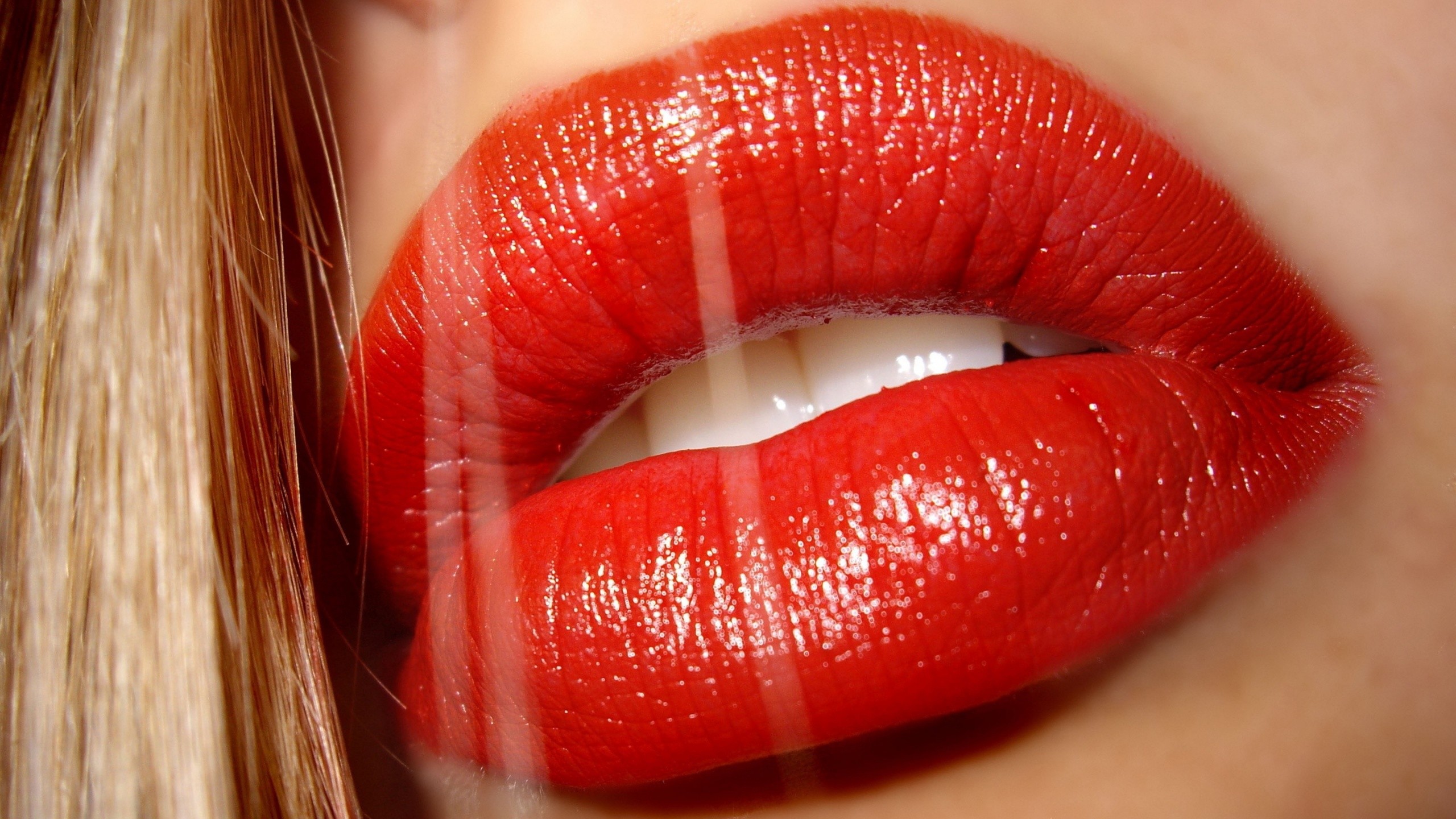 People 2560x1440 women blonde lips teeth open mouth macro shiny red lipstick makeup closeup lipstick model