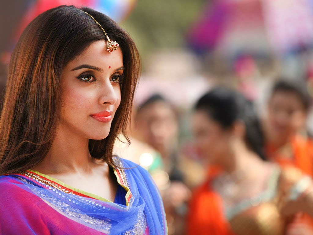 People 1024x768 women actress Bollywood brunette Indian indian women makeup red lipstick face portrait lipstick looking away