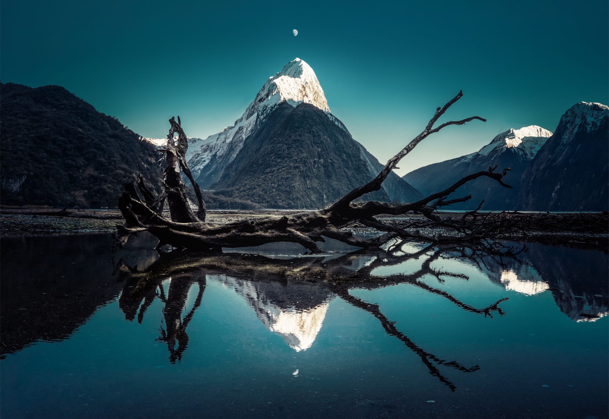 General 2000x1377 Trey Ratcliff landscape mountains Moon reflection water