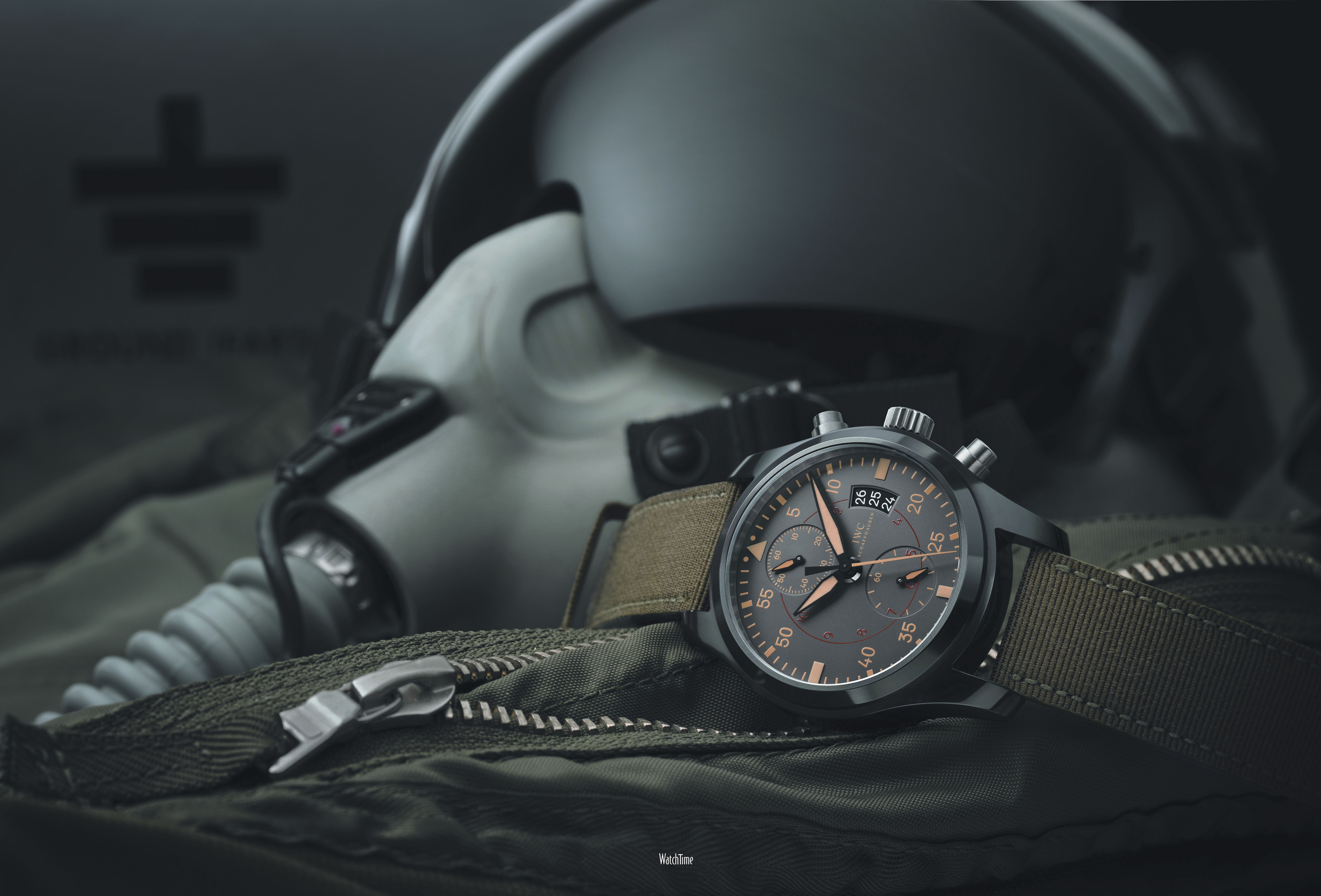 General 6000x4071 IWC clocks numbers technology wristwatch closeup