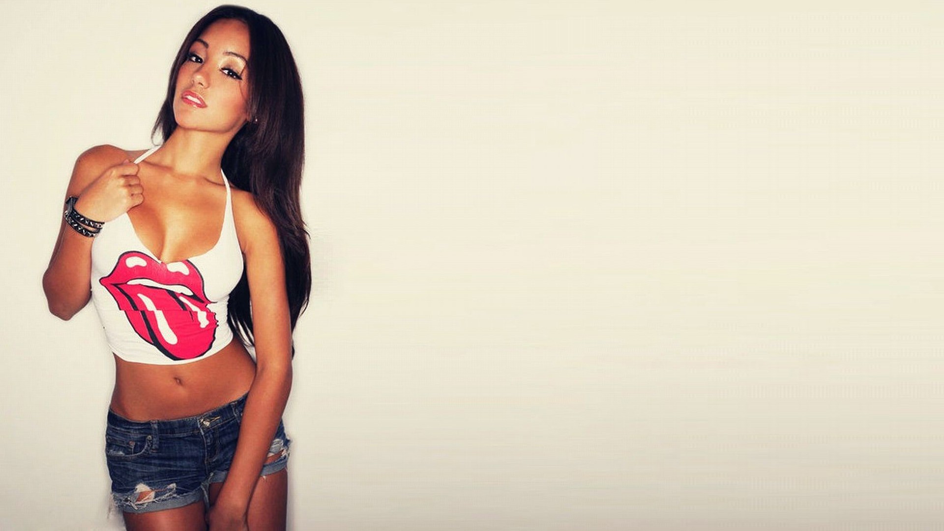 People 1920x1080 Melanie Iglesias brunette boobs women simple background cleavage model studio belly bare midriff long hair looking at viewer white background jean shorts