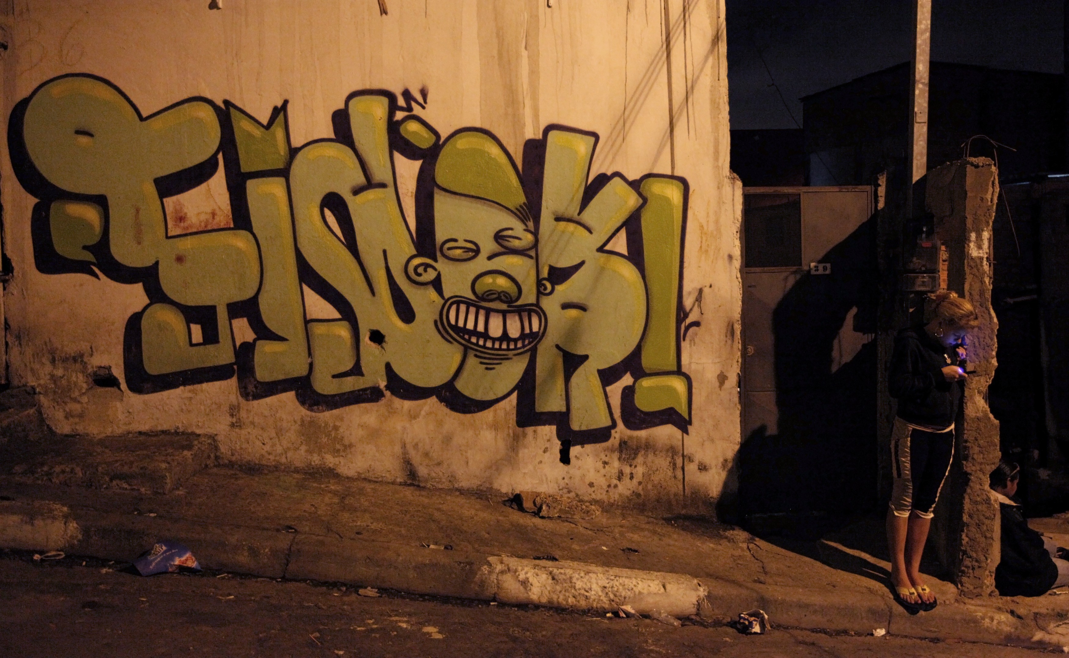 General 3500x2156 graffiti wall street favela urban