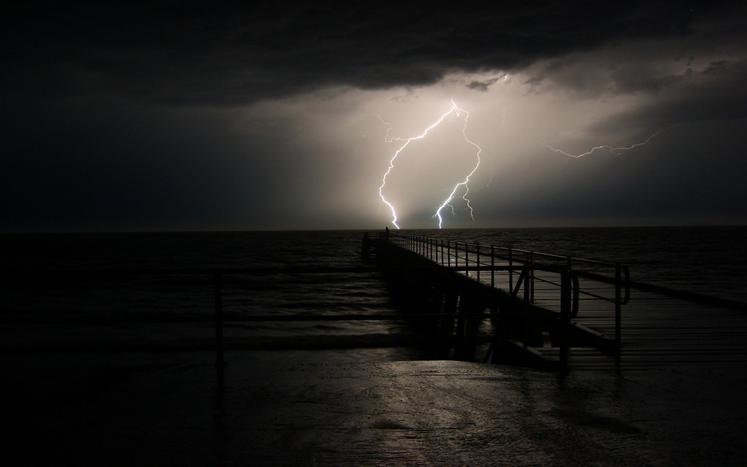 General 2560x1600 nature sea sky storm lightning dark pier wet
