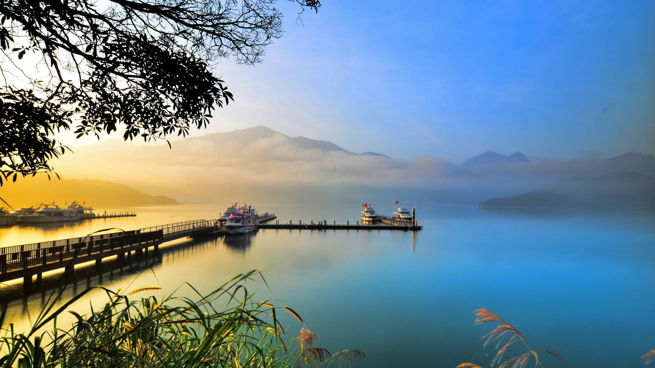 General 2560x1440 nature landscape lake sunlight calm waters boat vehicle mountains outdoors