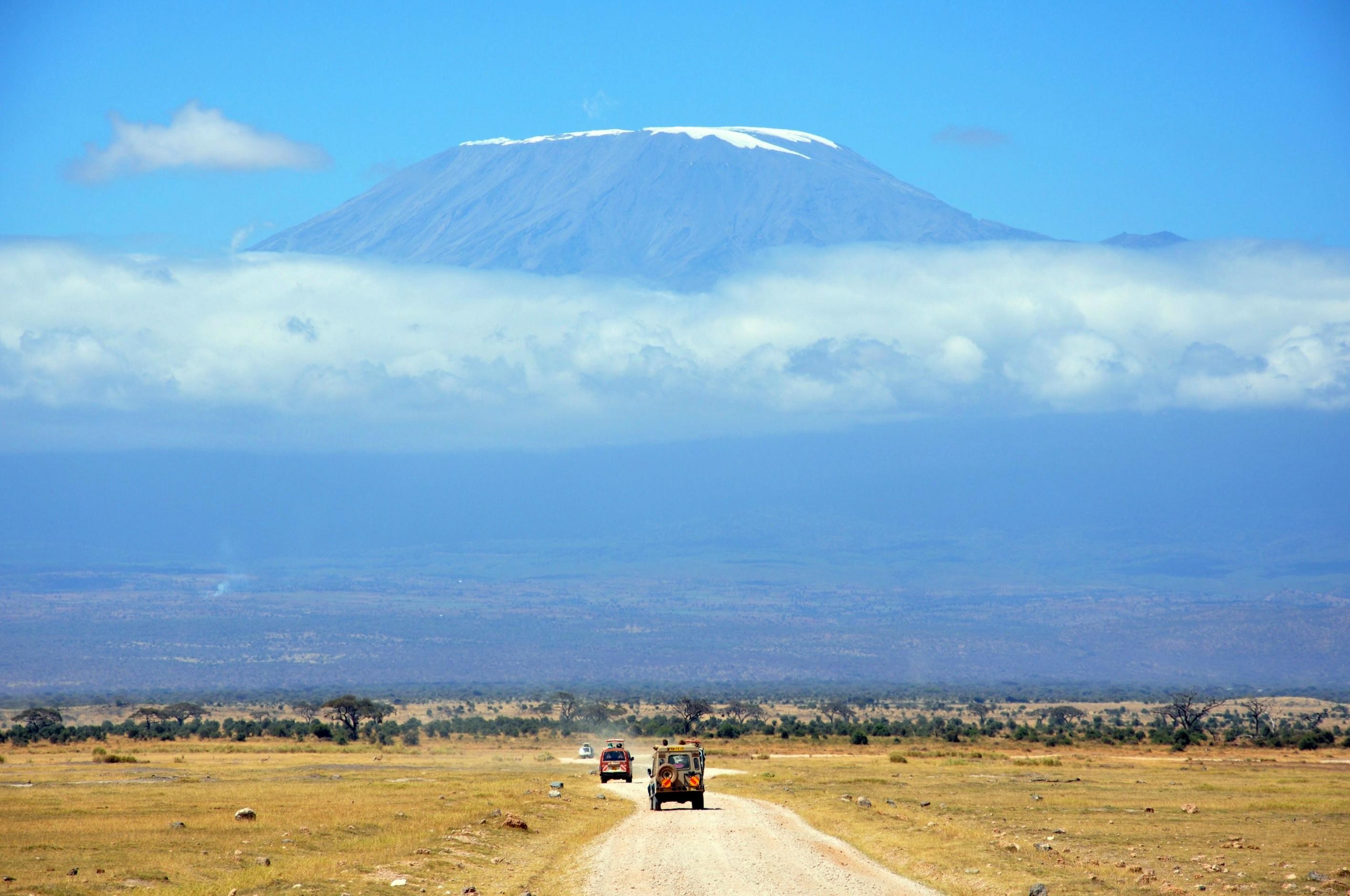 General 2831x1880 Mount Kilimanjaro nature landscape mountains Tanzania road Africa car vehicle volcano