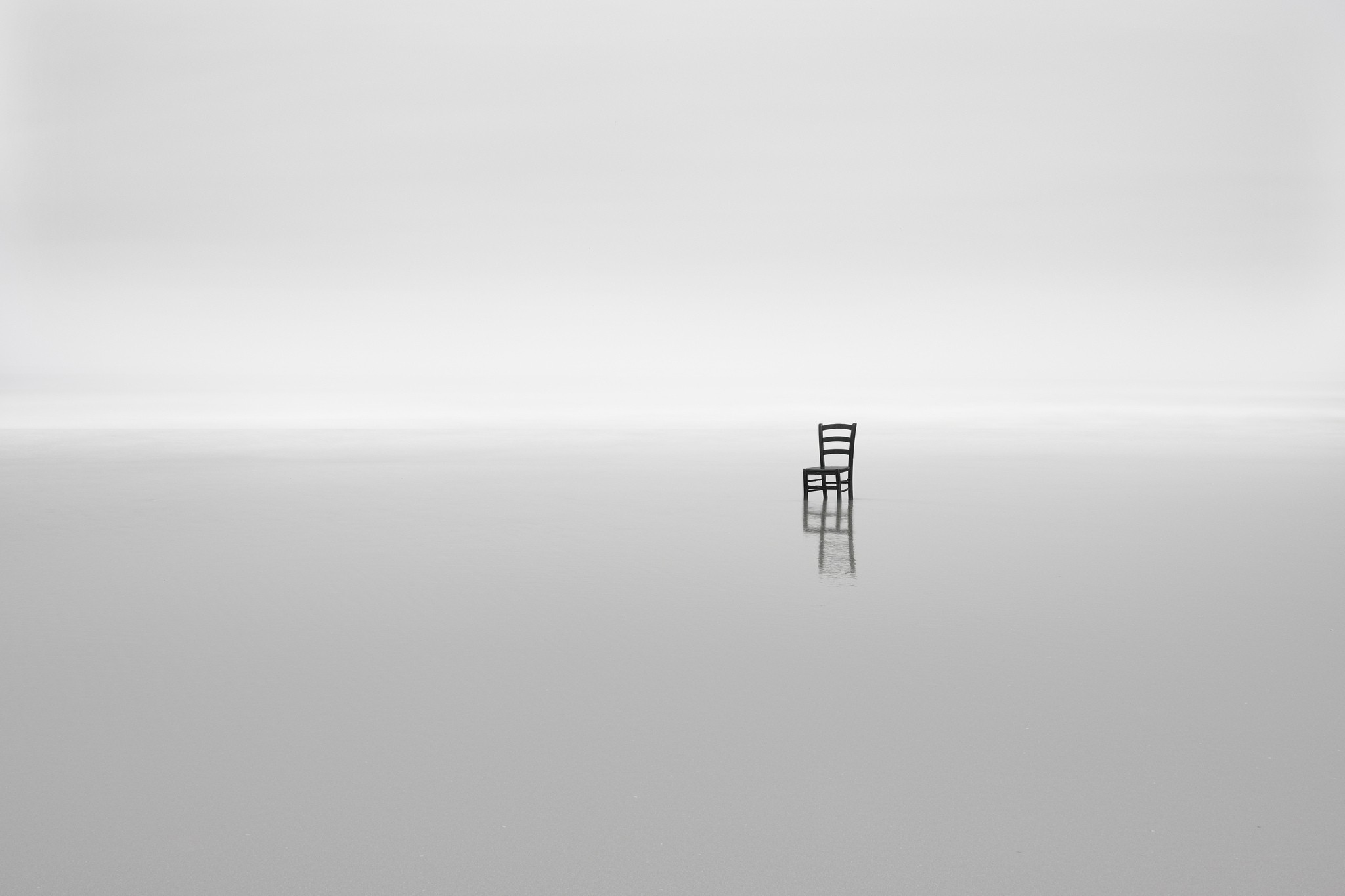 General 2048x1365 minimalism nature water horizon chair monochrome white background reflection