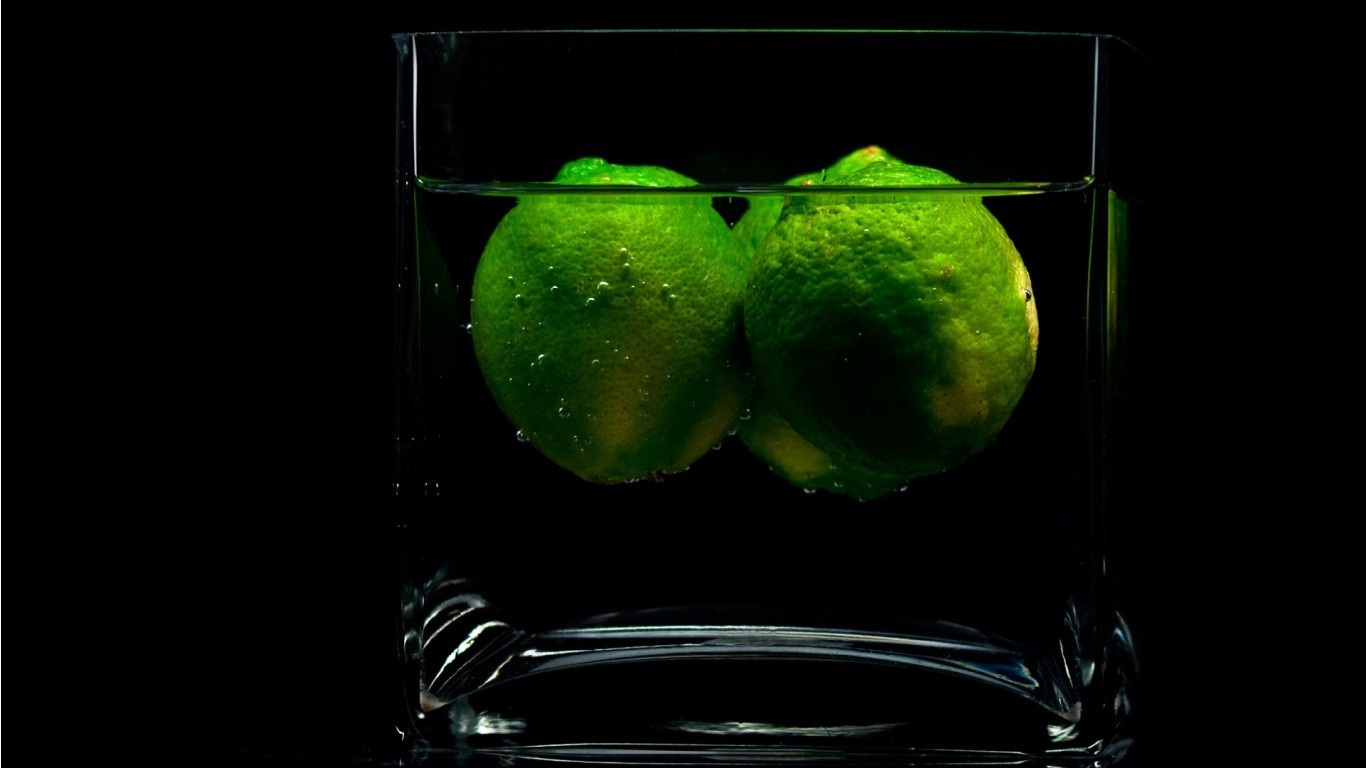 General 1366x768 drinking glass water food black background closeup simple background fruit lime
