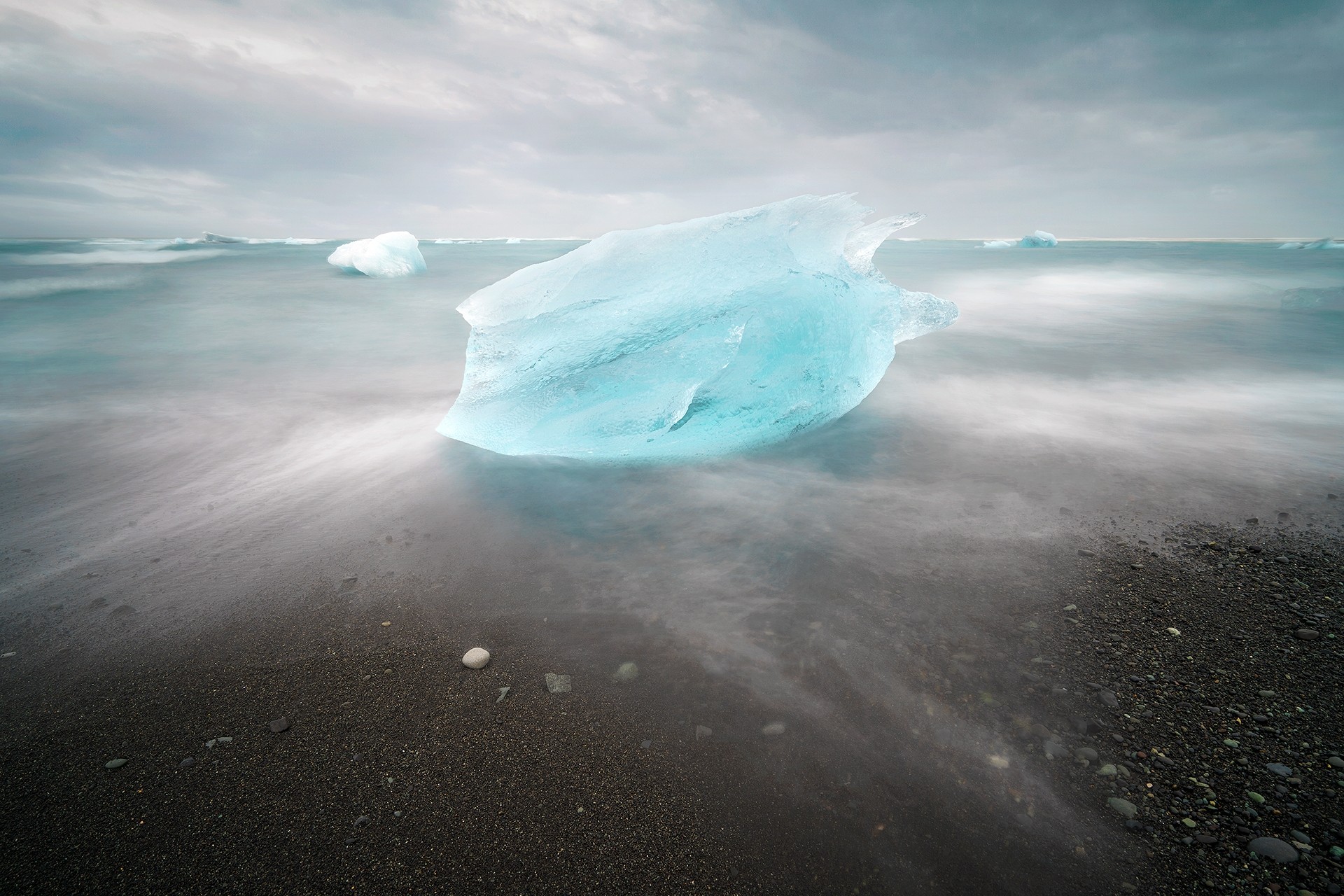 Лед 6 читать. Ледяное море. Атмосферный лед. Арктика океан. Лед на море.