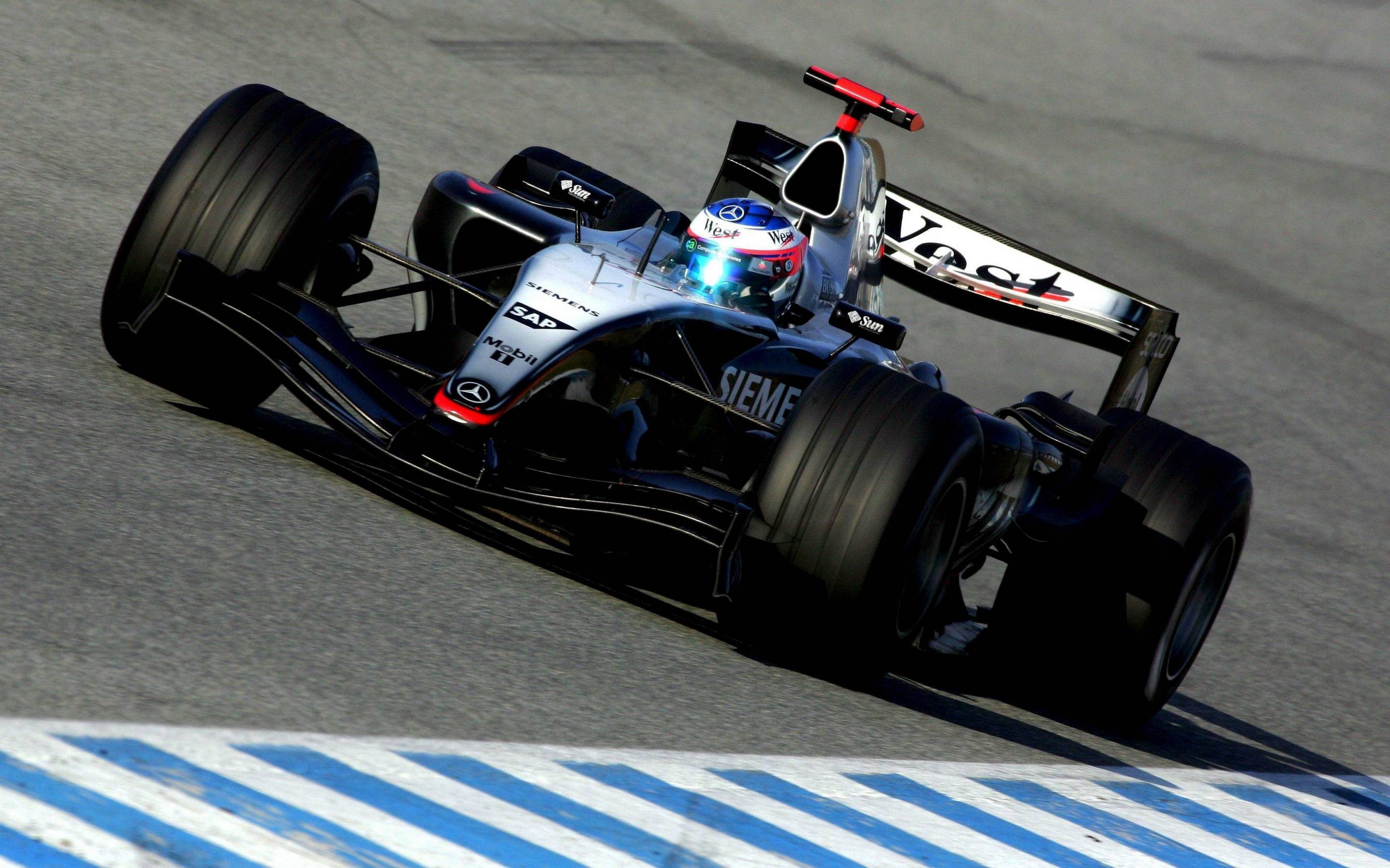 General 2880x1800 photography race cars McLaren Formula 1 Formula 1 motorsport racing car vehicle livery
