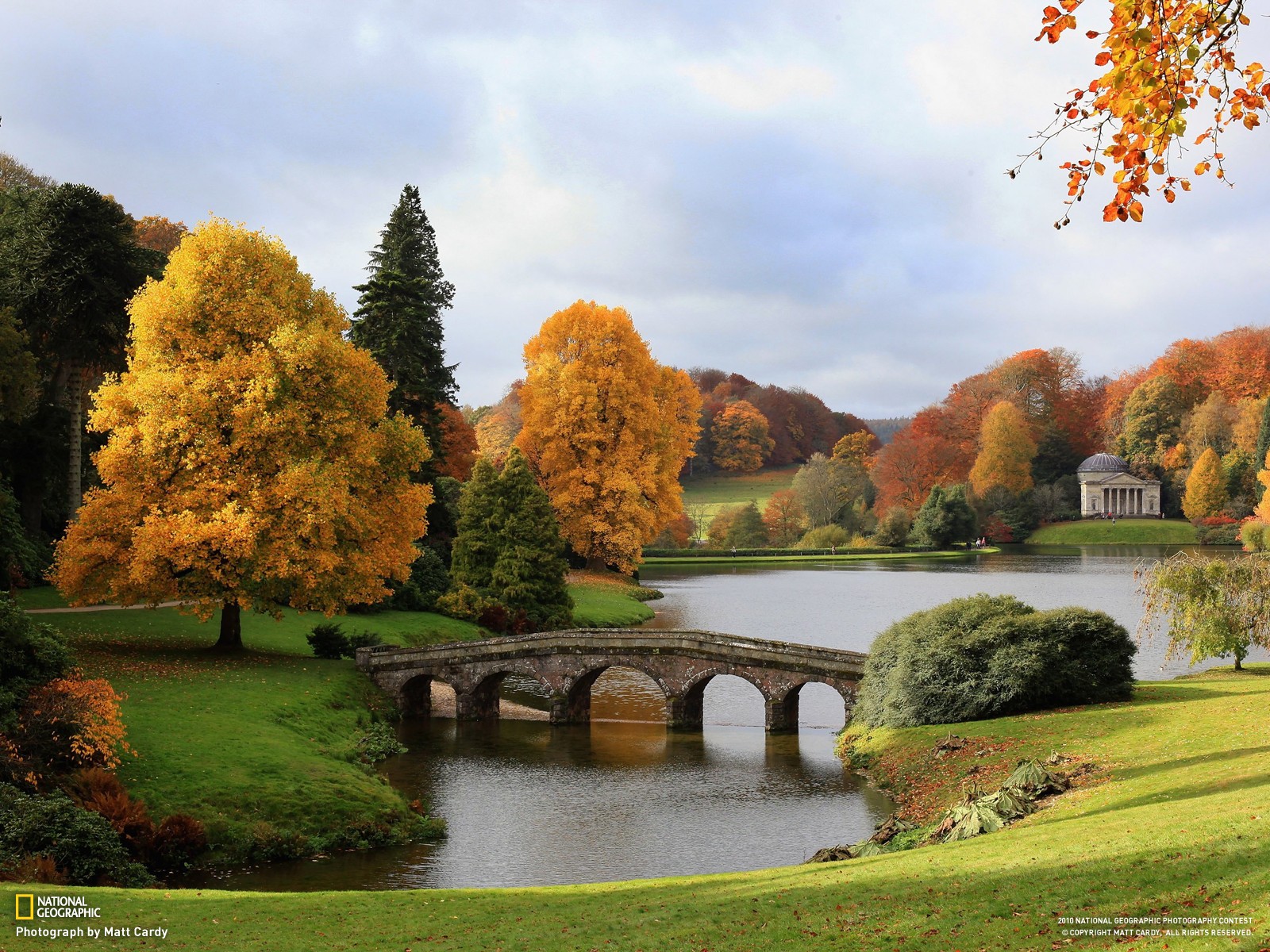 General 1600x1200 National Geographic landscape Stourhead England calm pond bridge fall park 2010 (Year) watermarked