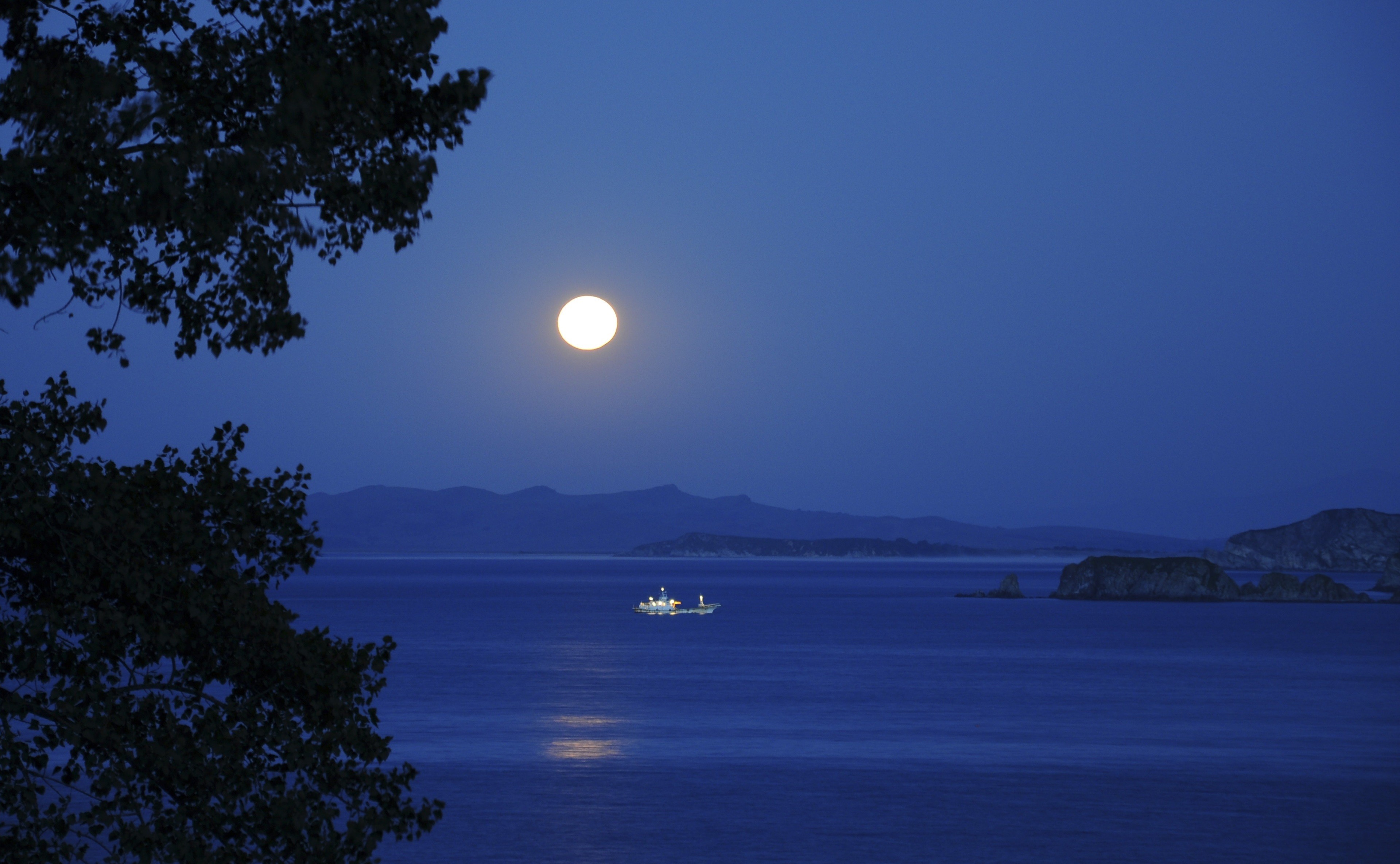 General 3839x2369 photography landscape water sea trees nature night Moon coast rock formation ship blue low light