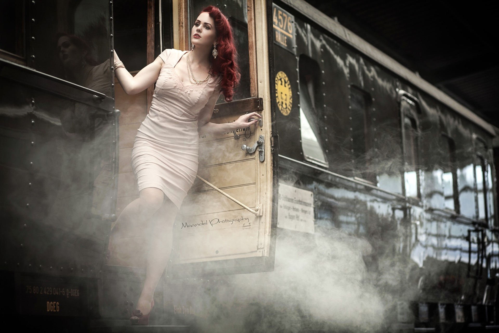 People 1920x1280 train women model vehicle makeup redhead dress