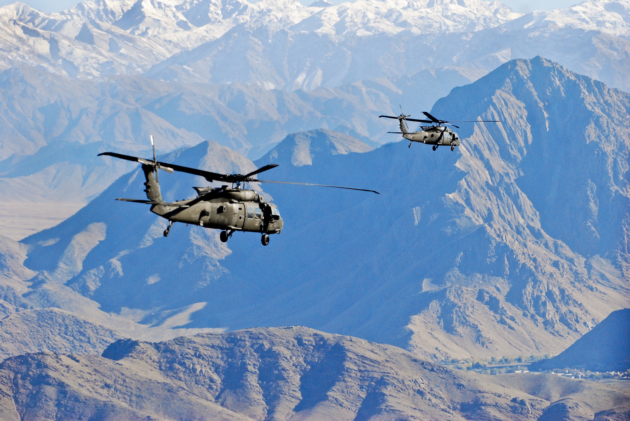 General 2048x1371 USA military aircraft Sikorsky UH-60 Black Hawk vehicle military vehicle landscape mountains American aircraft military helicopters