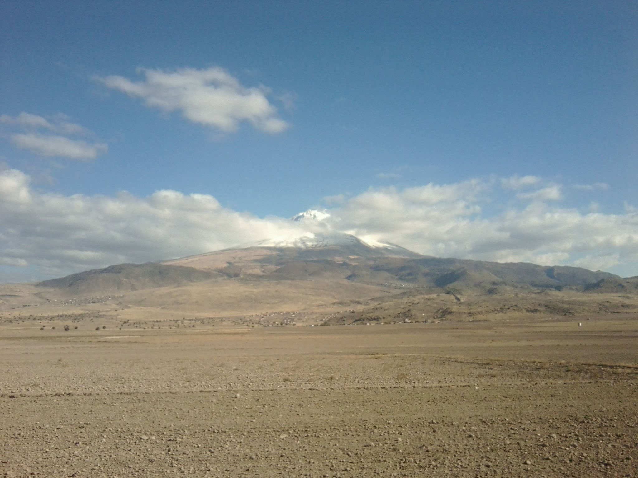 General 2048x1536 landscape desert mountains