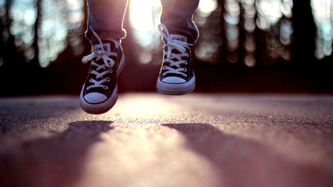 People 1366x768 Converse shoes outdoors