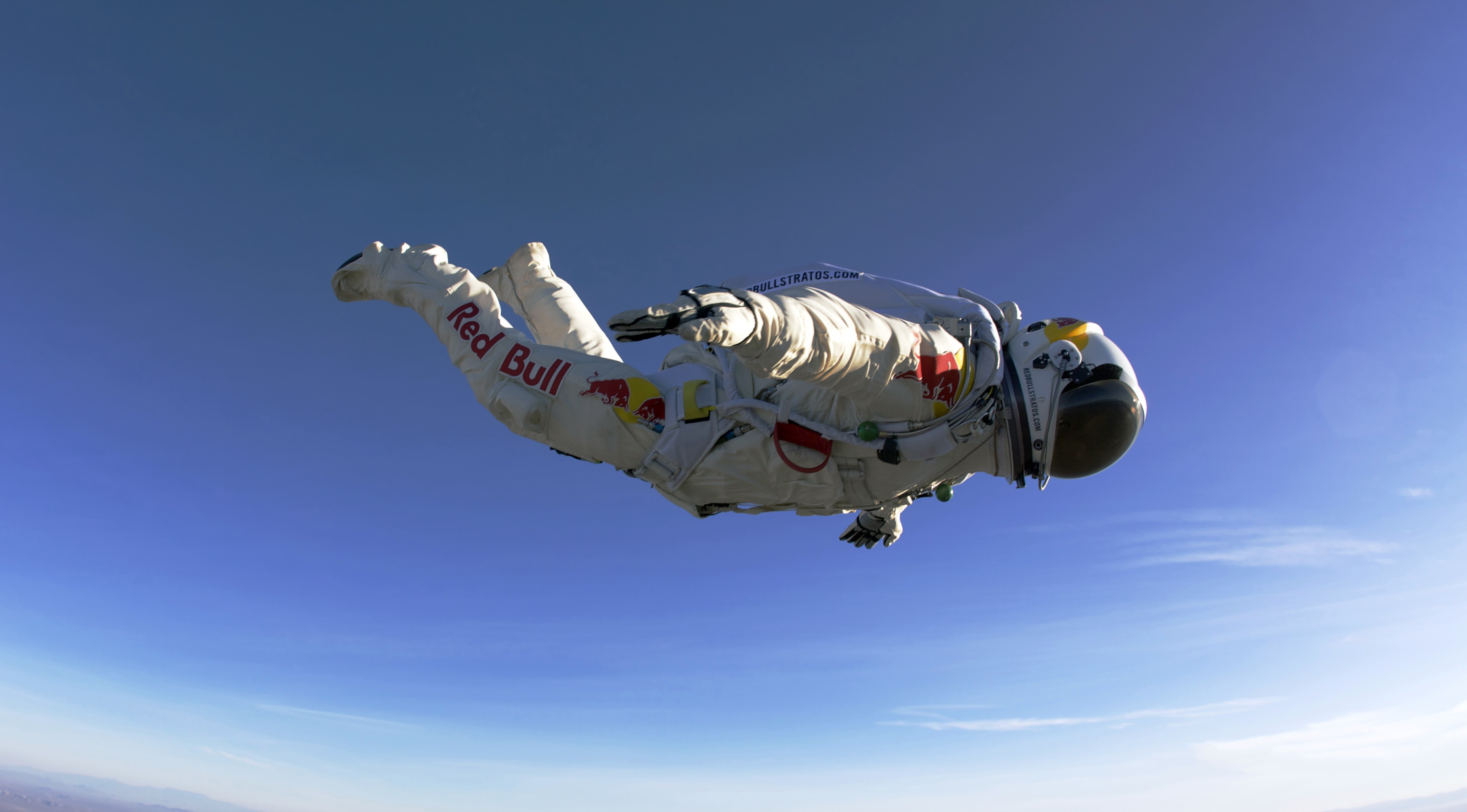 People 4752x2632 spacesuit atmosphere Felix Baumgartner Red Bull jumping sky men skydiving flying falling skydiver