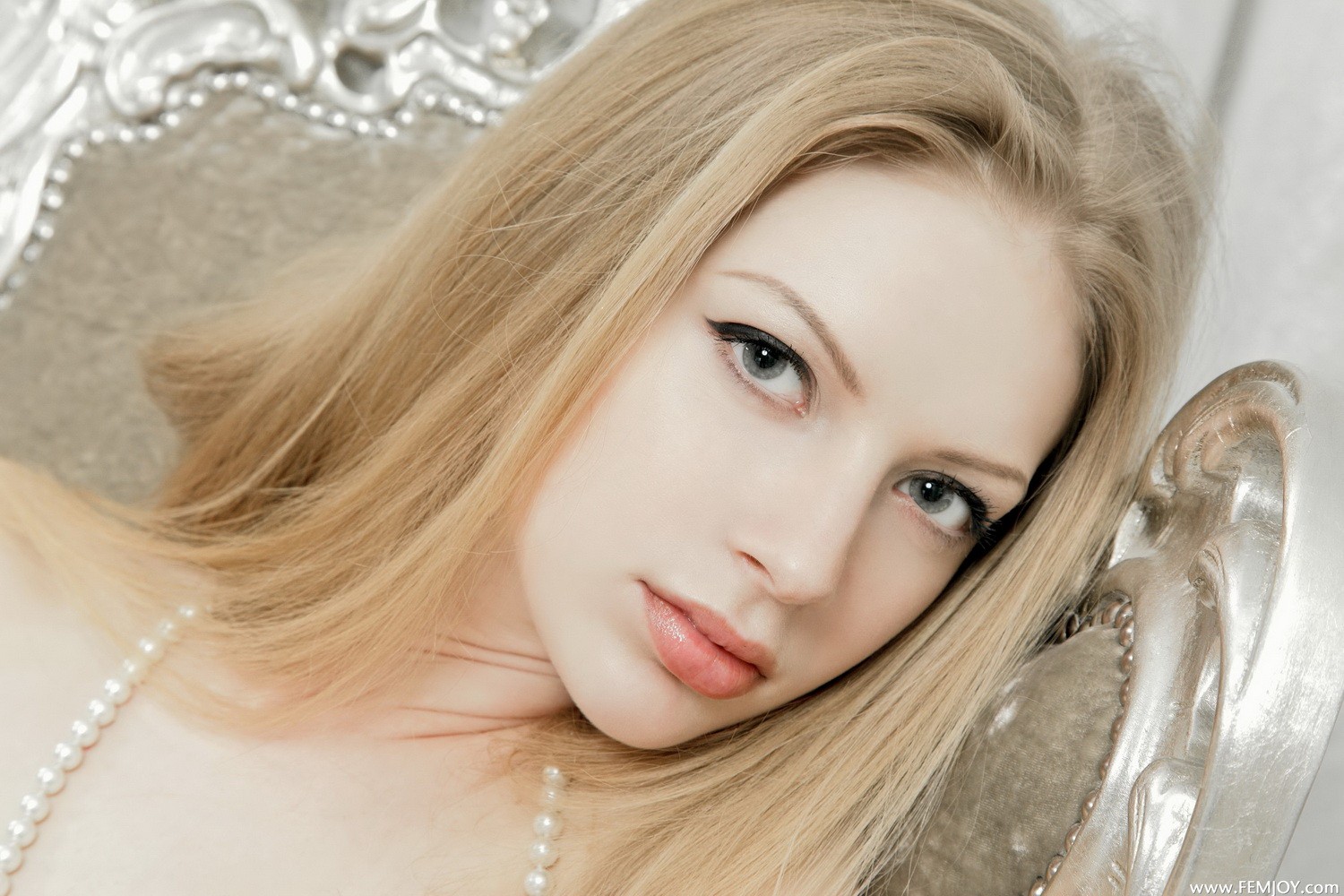 People 1500x1000 liza Femjoy women blonde face closeup Stefan Soell makeup gray eyes pearl necklace