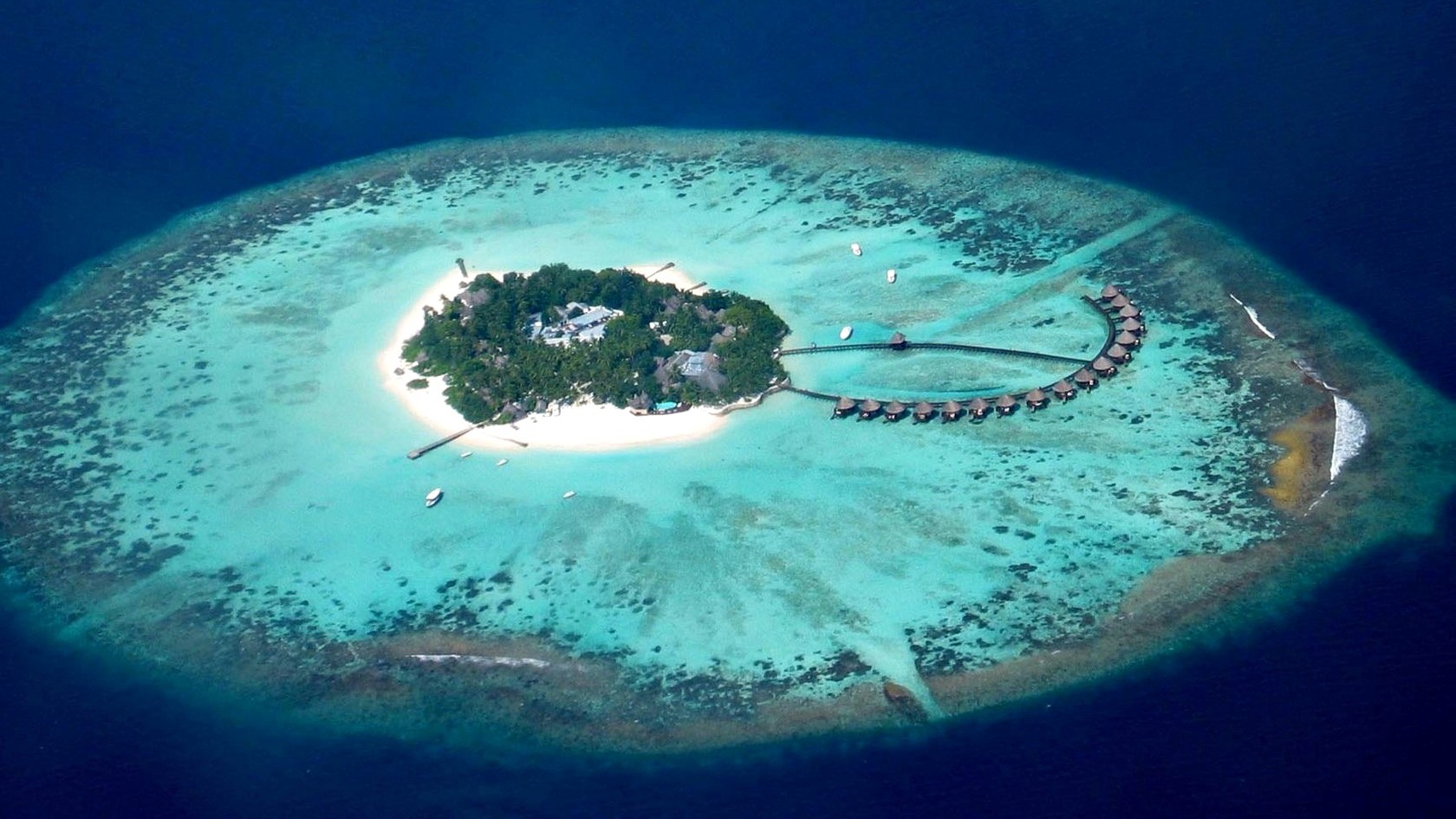 General 1680x945 island sea resort atols lagune landscape aerial view