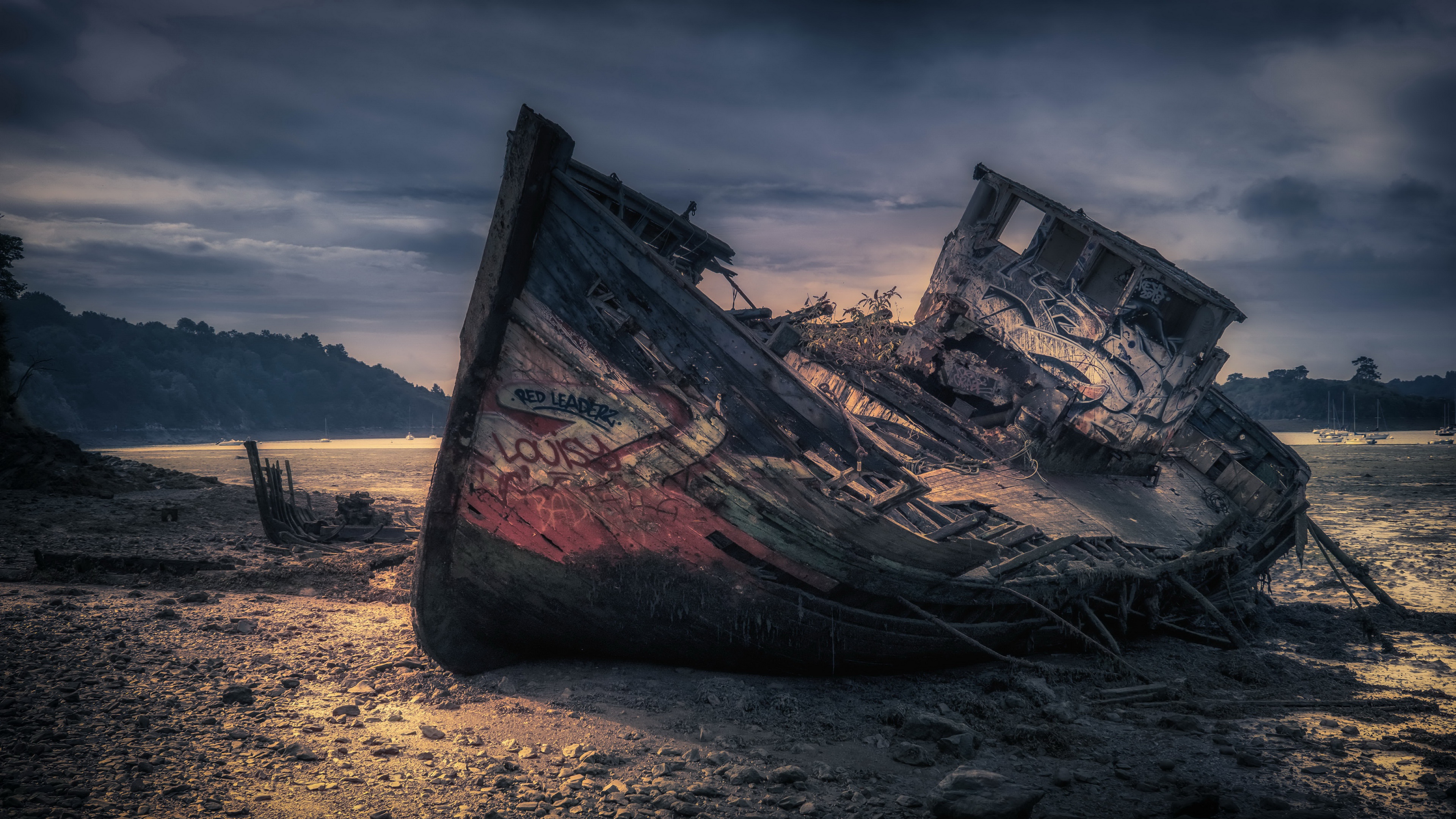 General 3840x2160 outdoors boat wreck old