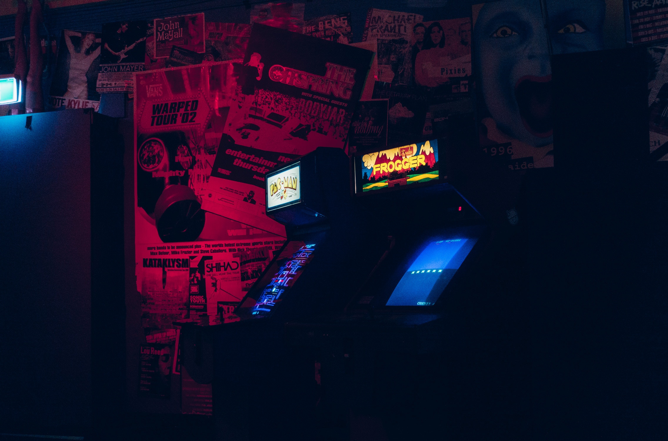 General 2271x1500 arcade cabinet arcade  bar video games dark photography Pac-Man  Frogger