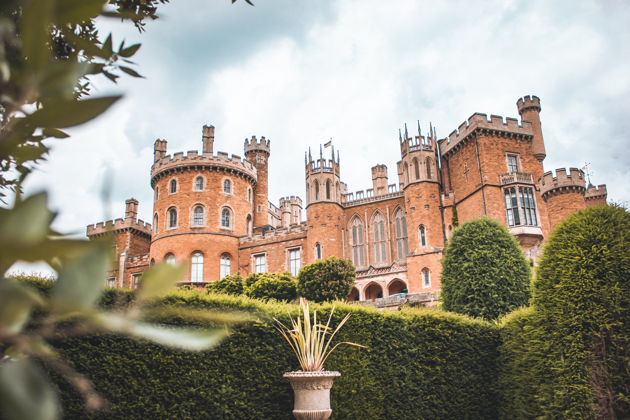 General 2048x1365 castle architecture old building leaves England UK