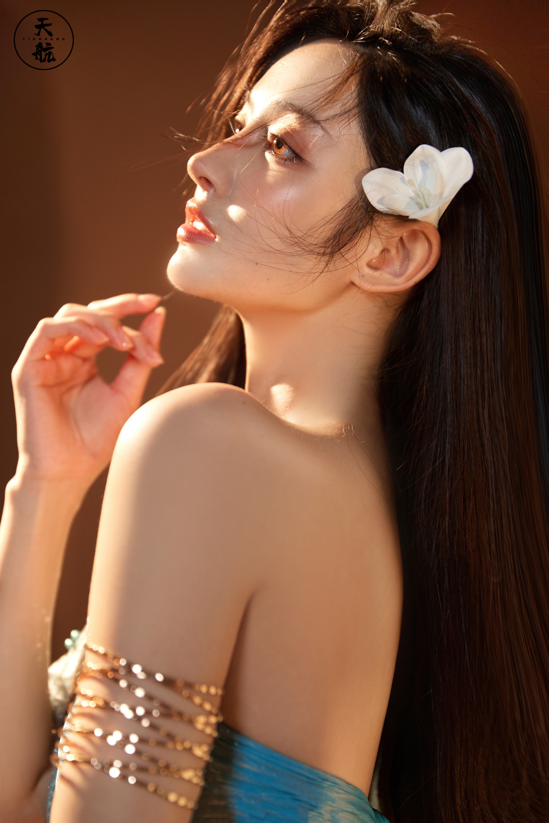 People 1800x2700 celebrity Asian Tian Hang women brunette flowers studio actress