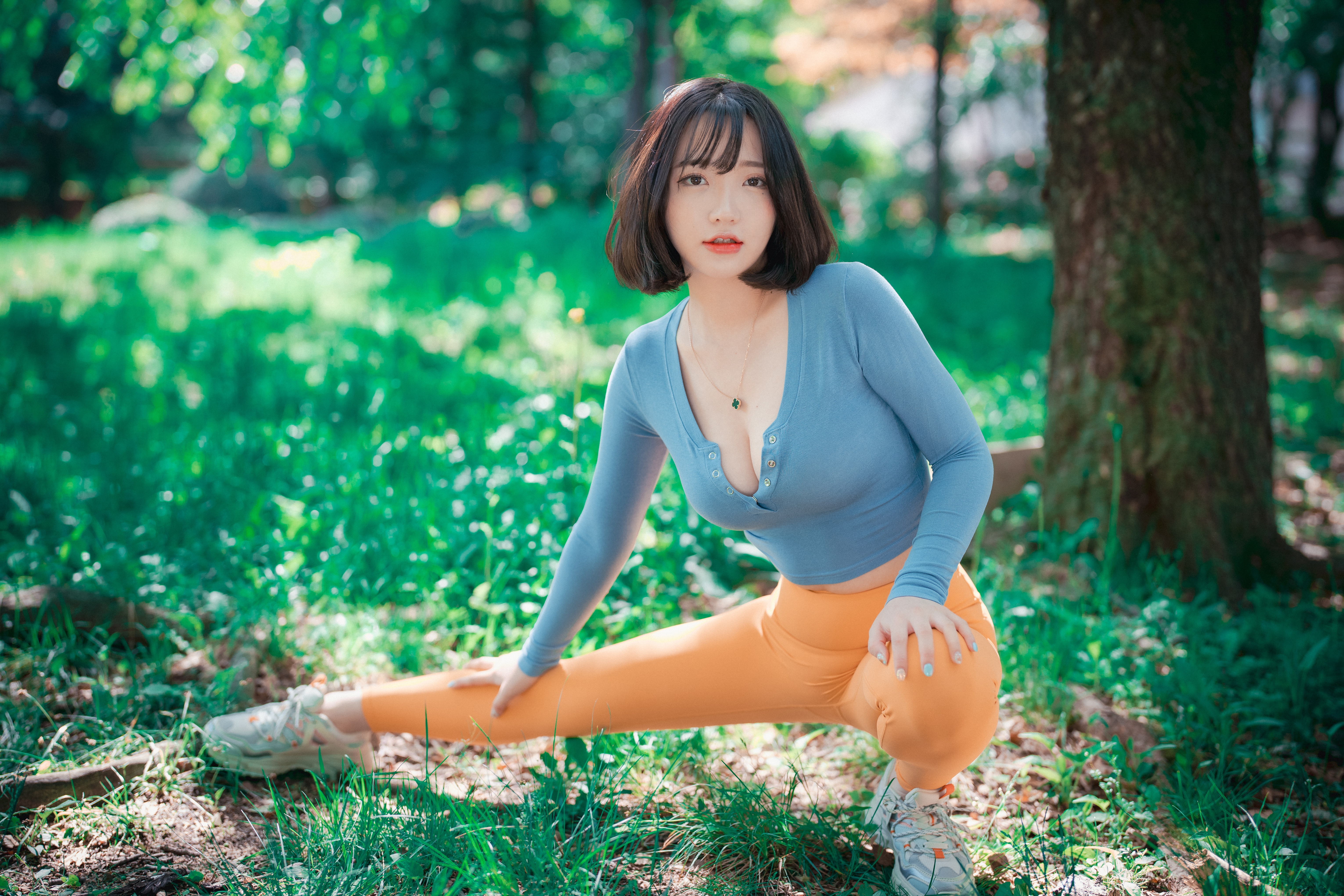 People 6123x4082 Son Ye-Eun Korean women Asian women outdoors depth of field trees grass short hair short tops cleavage spandex necklace women pale big boobs red lipstick looking at viewer black hair outdoors legs sneakers yoga pants bare midriff sunlight