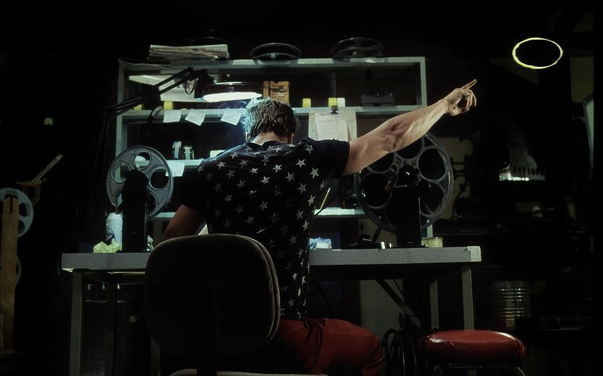 General 1920x1200 movies Fight Club Brad Pitt arms actor sitting 1999 (Year) film reel men men indoors