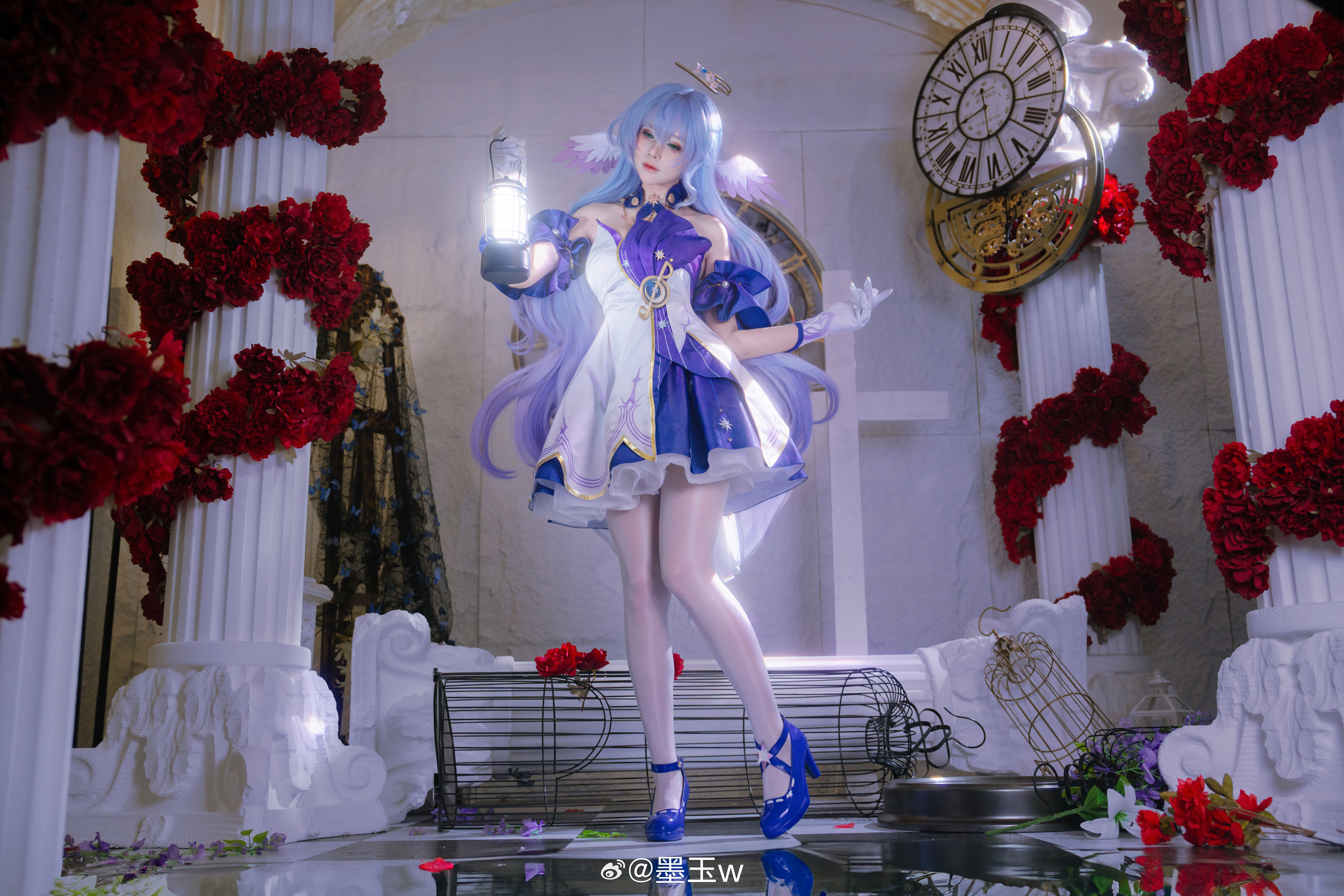 People 7008x4672 cosplay Asian women Moyuwanza Robin (Honkai: Star Rail) Honkai: Star Rail anime anime girls checkered reflection petals watermarked head wings hair between eyes long hair standing white gloves blue hair green eyes closed mouth lantern