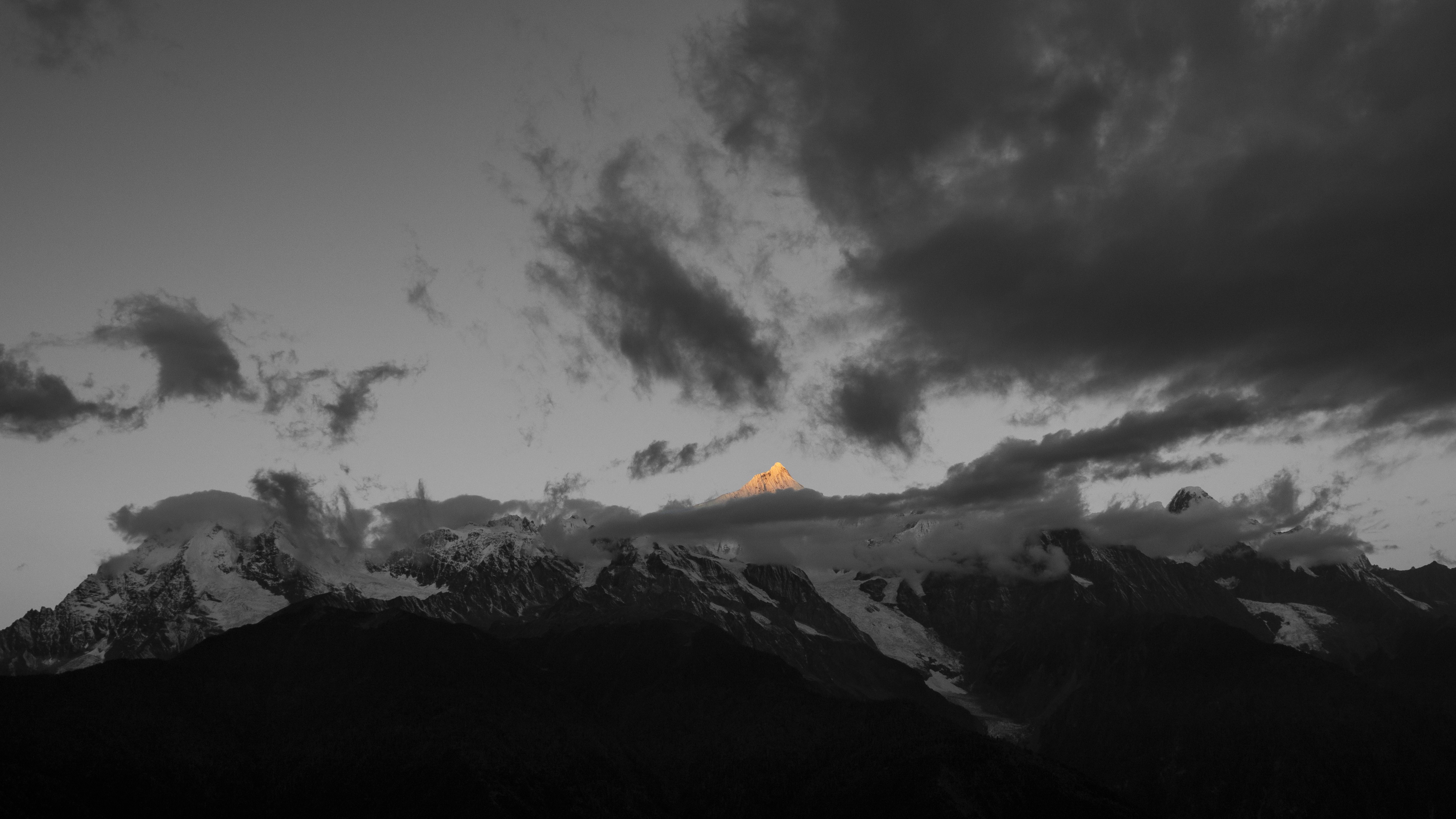 General 4608x2592 clouds selective coloring nature landscape snowy peak sunset sunlight dark mountains yellow gray