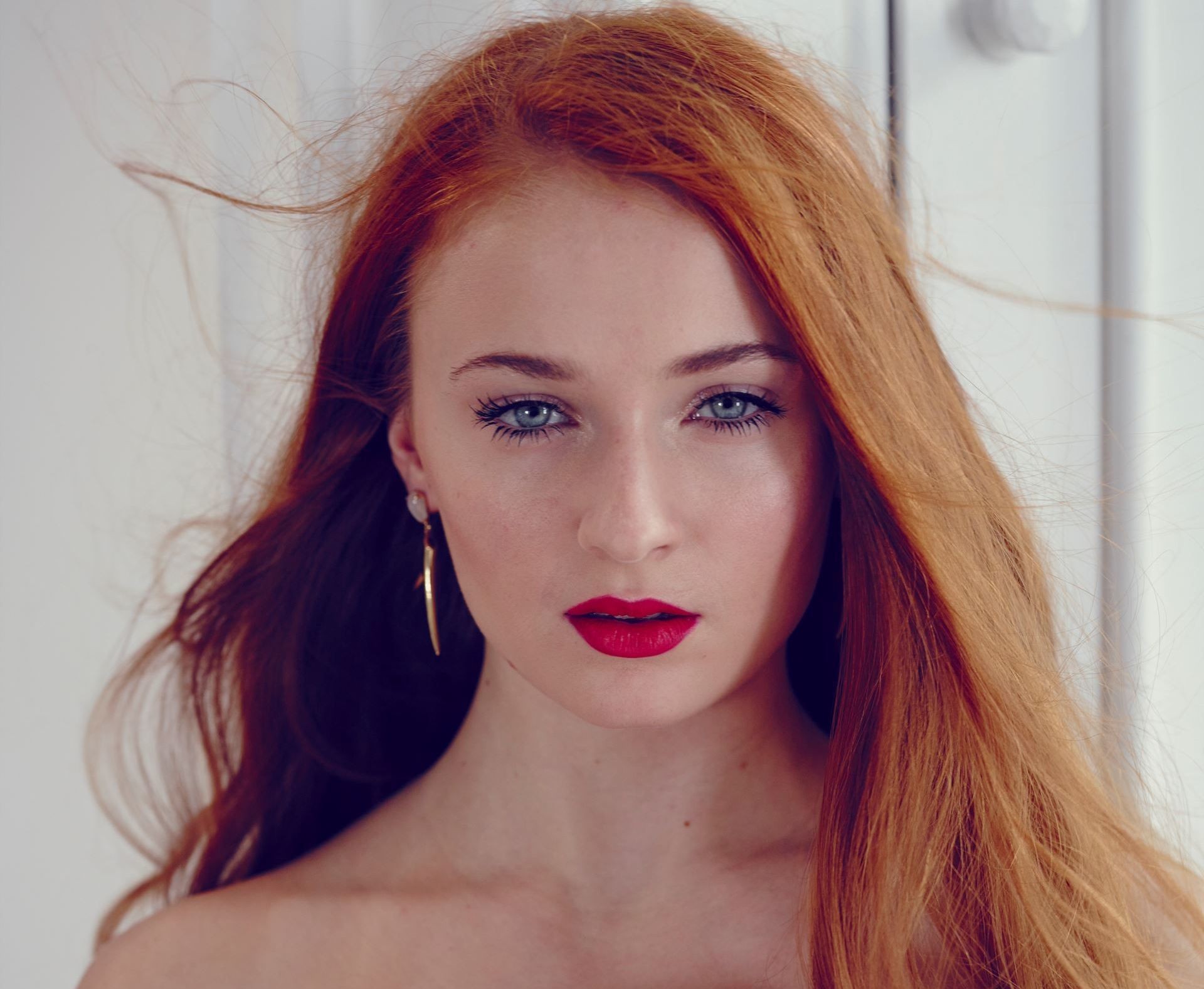 People 1920x1577 Sophie Turner redhead women portrait actress makeup red lipstick long hair earring looking at viewer British women dyed hair women indoors