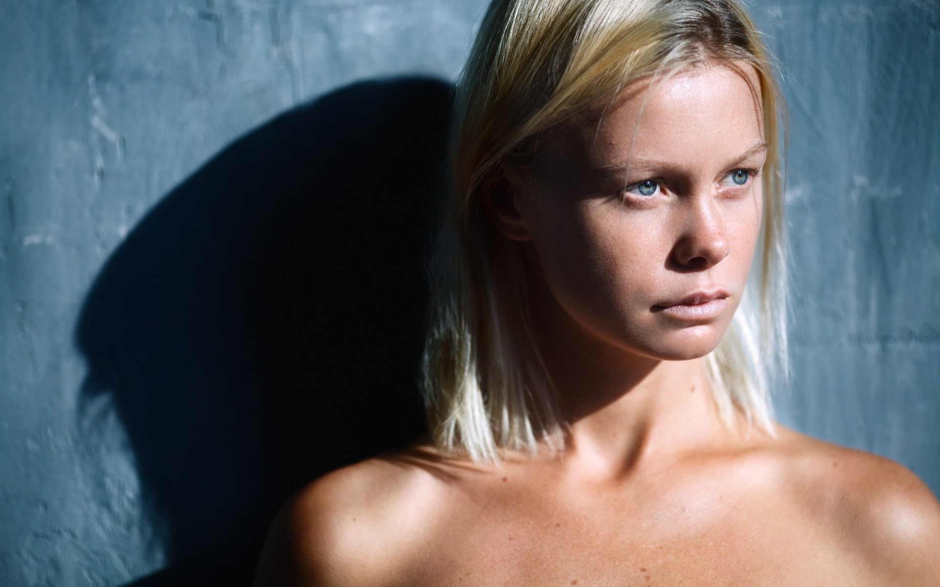 Women Bare Shoulders Blonde Blue Eyes Actress Looking Away Implied Nude Portrait