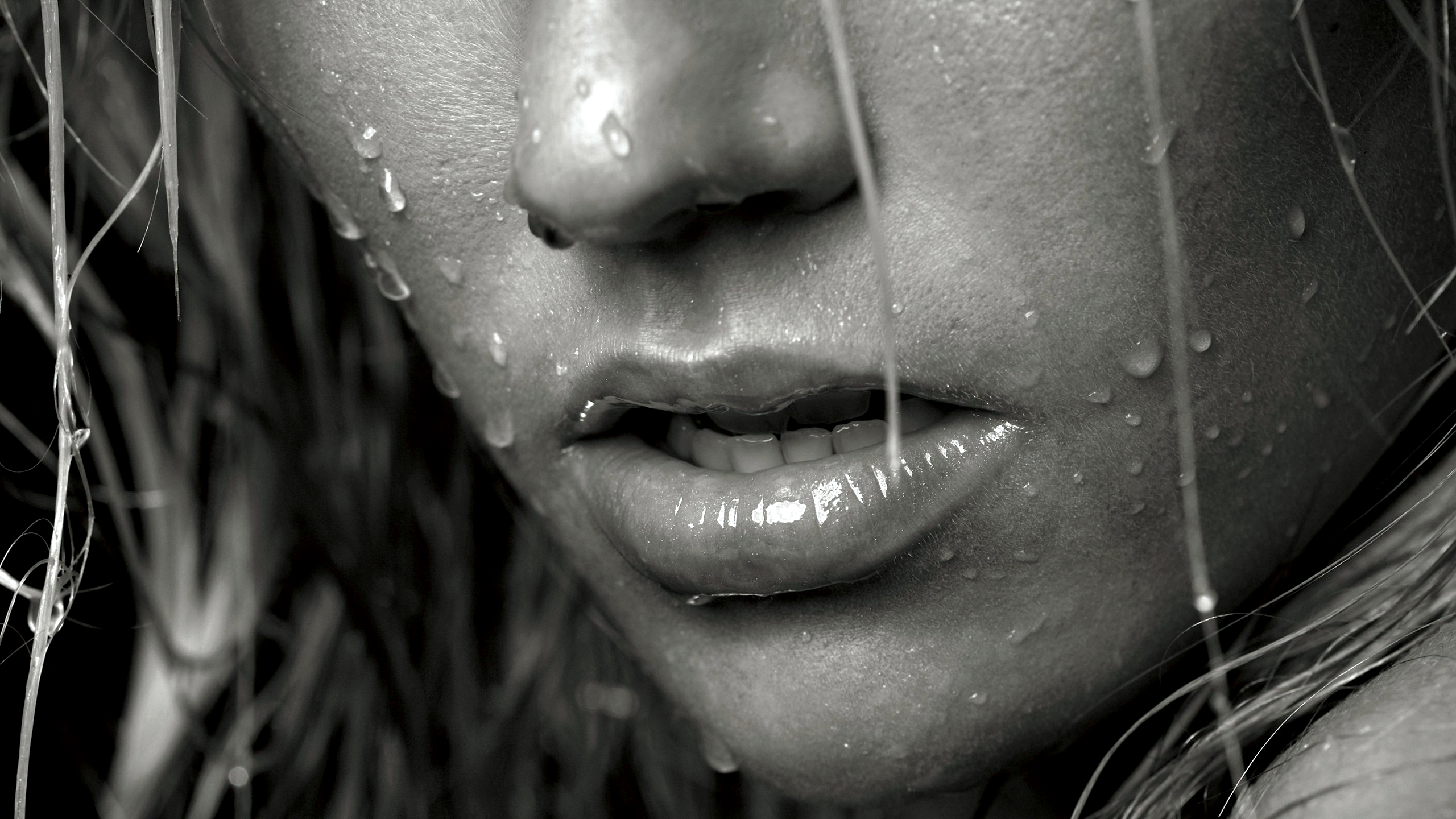 People 2560x1440 open mouth teeth wavy hair nose wet macro water drops monochrome wet hair Juliane Raschke women