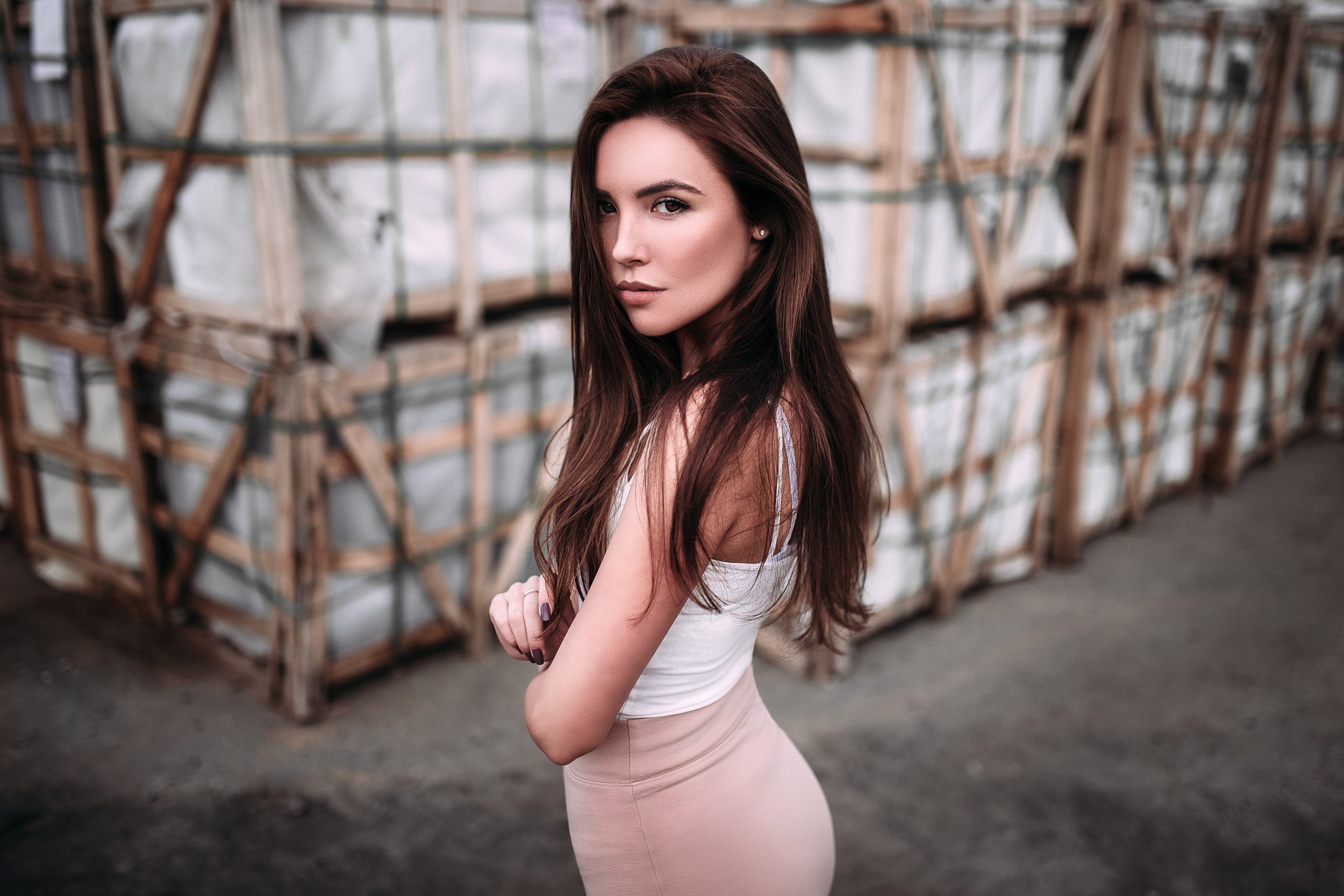 People 2500x1667 women depth of field women outdoors painted nails looking at viewer arms crossed brown eyes pink skirt brunette brown nails rings standing Caucasian model young women