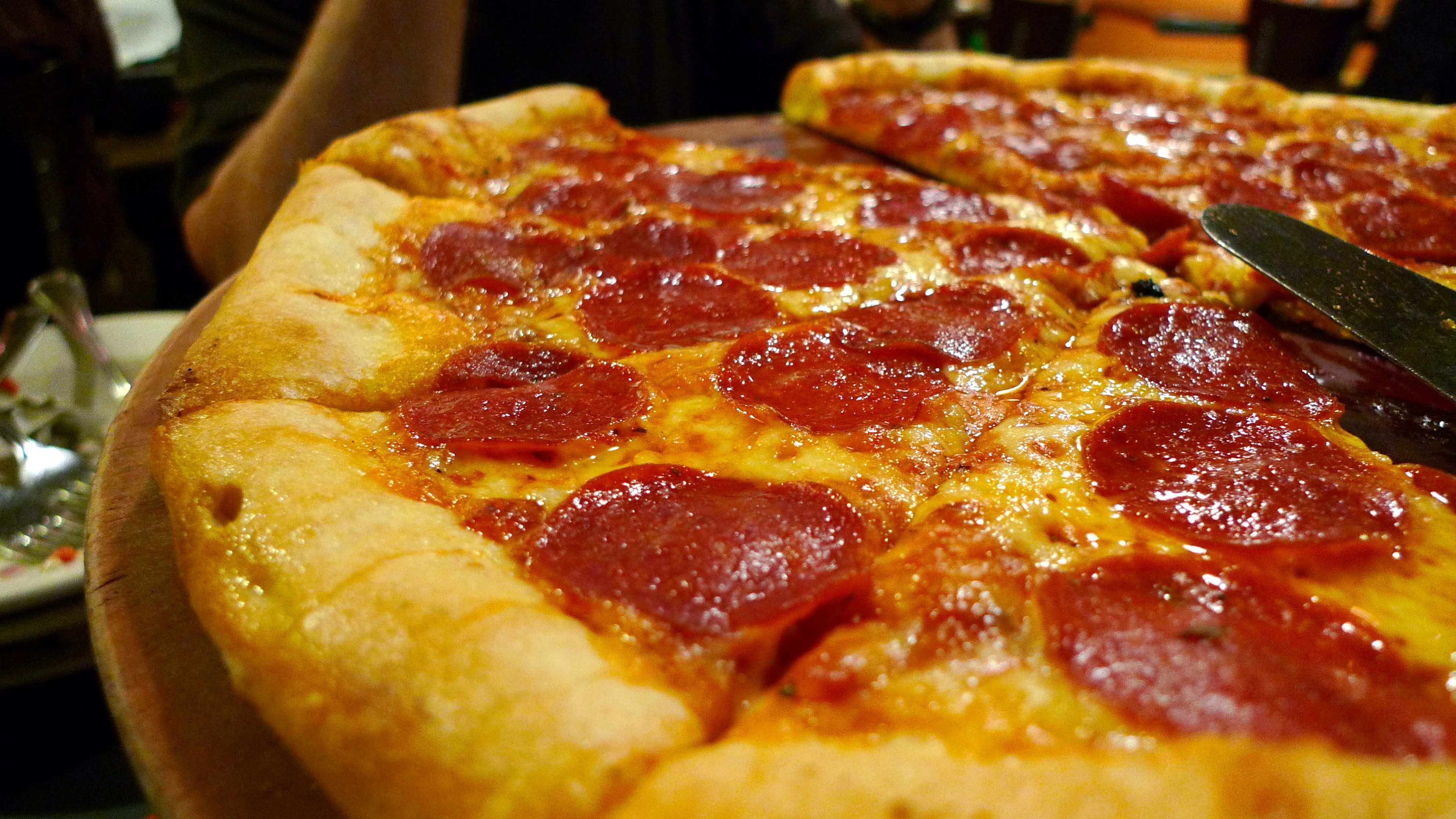 General 3968x2232 food pizza salami closeup