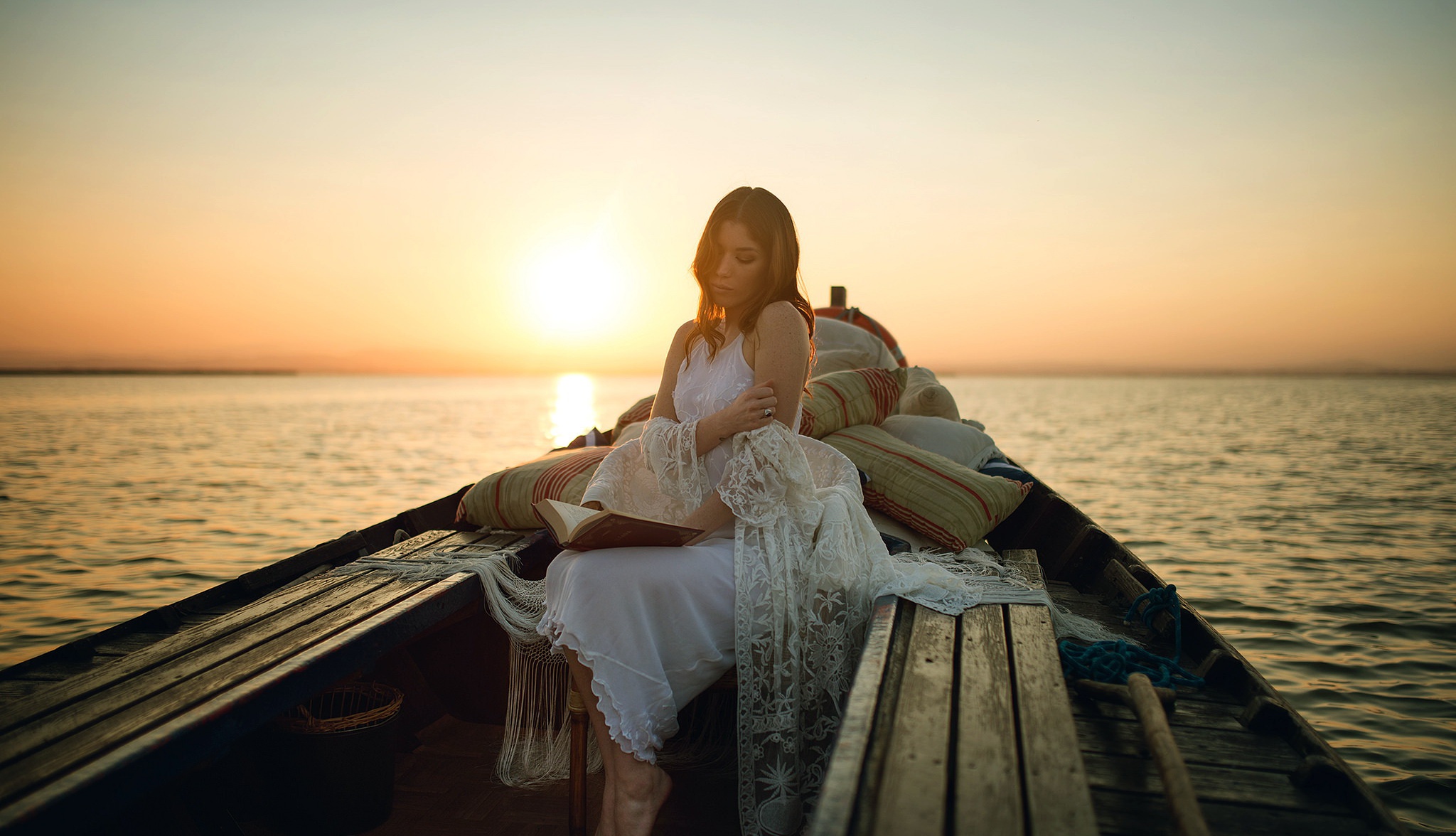 People 2048x1176 sunlight women women outdoors sea low light