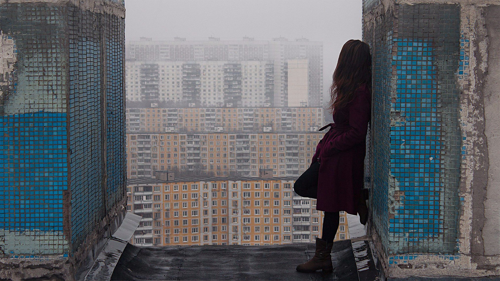 People 1920x1080 building women outdoors women cityscape urban model Moscow Russia mist alone loneliness coats overcoats solice rooftops gloomy violet coat hands in pockets brown boots