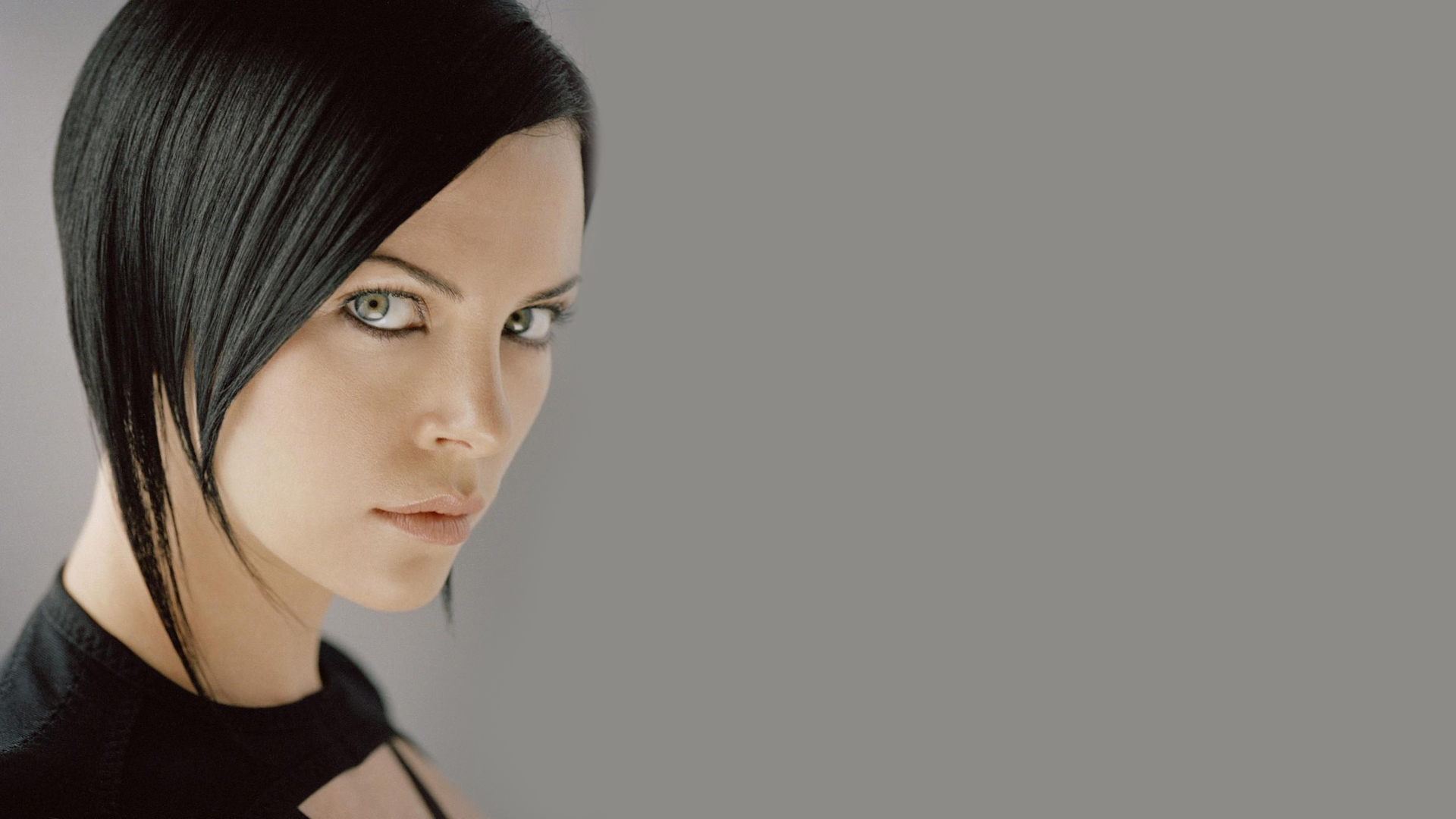 General 1920x1080 Charlize Theron Aeon Flux actress gray eyes face short hair brunette portrait simple background photography women