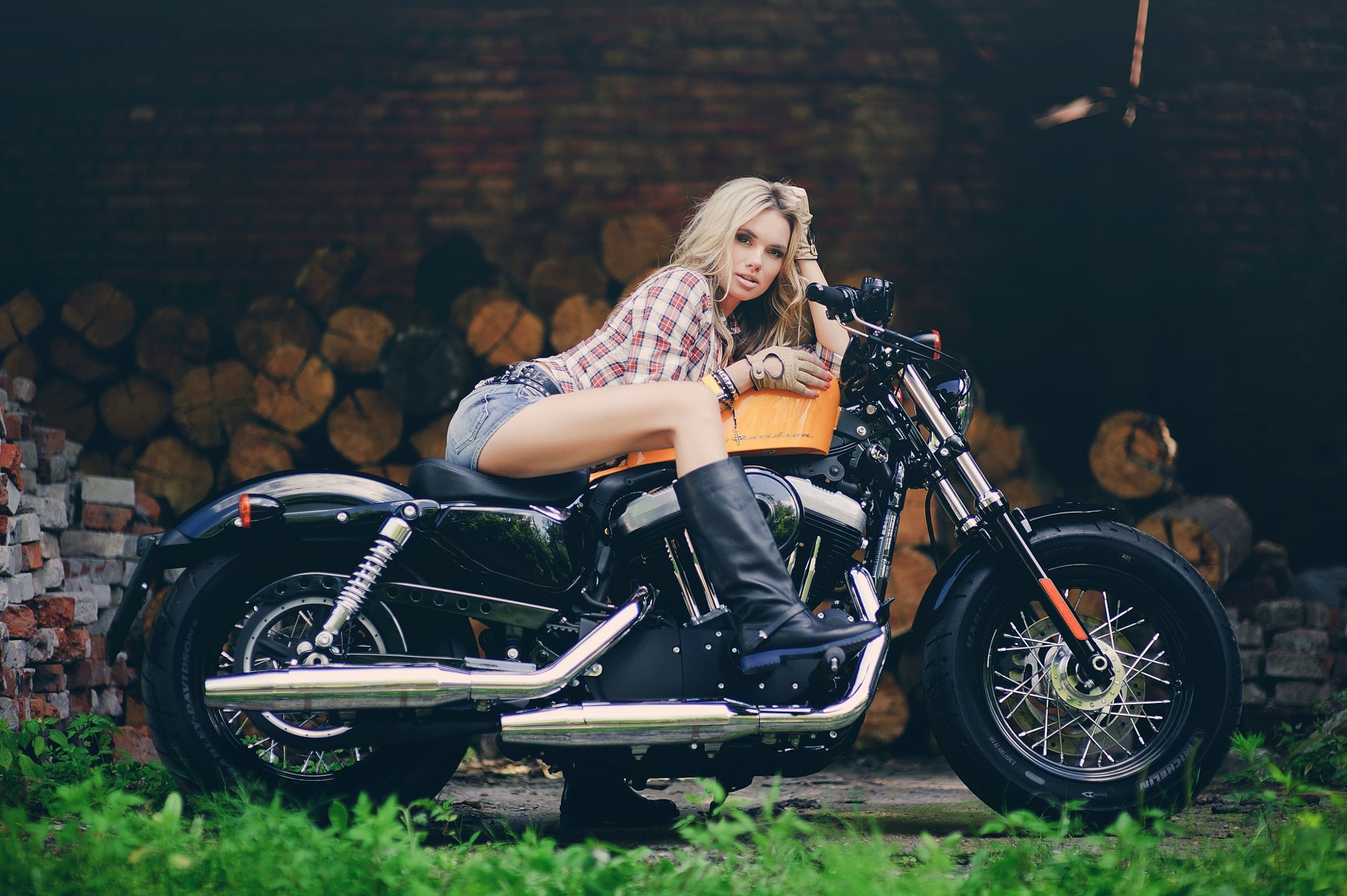 People 2000x1331 women with motorcycles motorcycle vehicle Harley-Davidson black motorcycles women model blonde plaid shirt shirt plaid clothing jean shorts thighs legs boots bent over looking at viewer