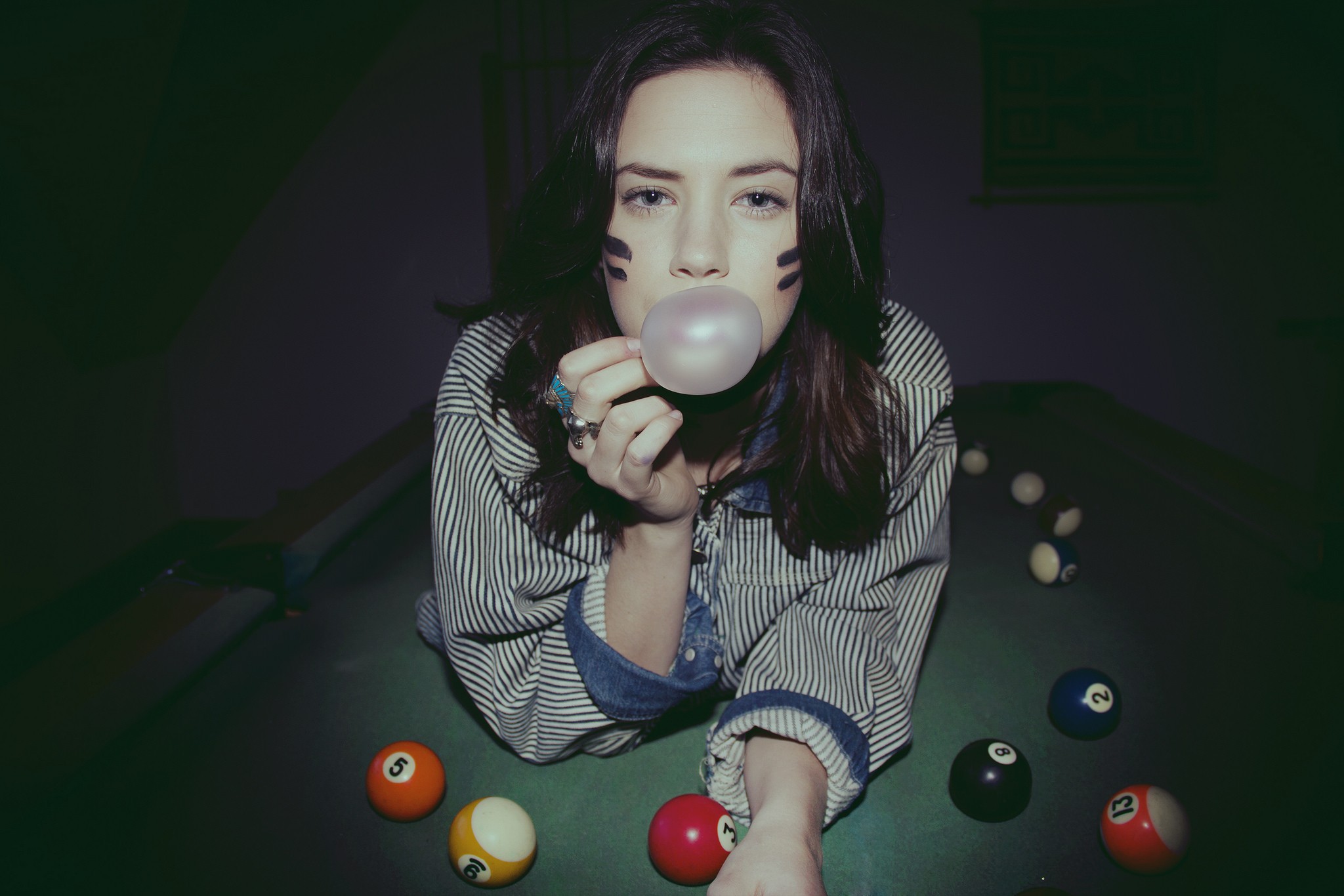 People 2048x1366 women brunette lying on front shirt bubble gum face paint pool table billiard balls billiards looking at viewer