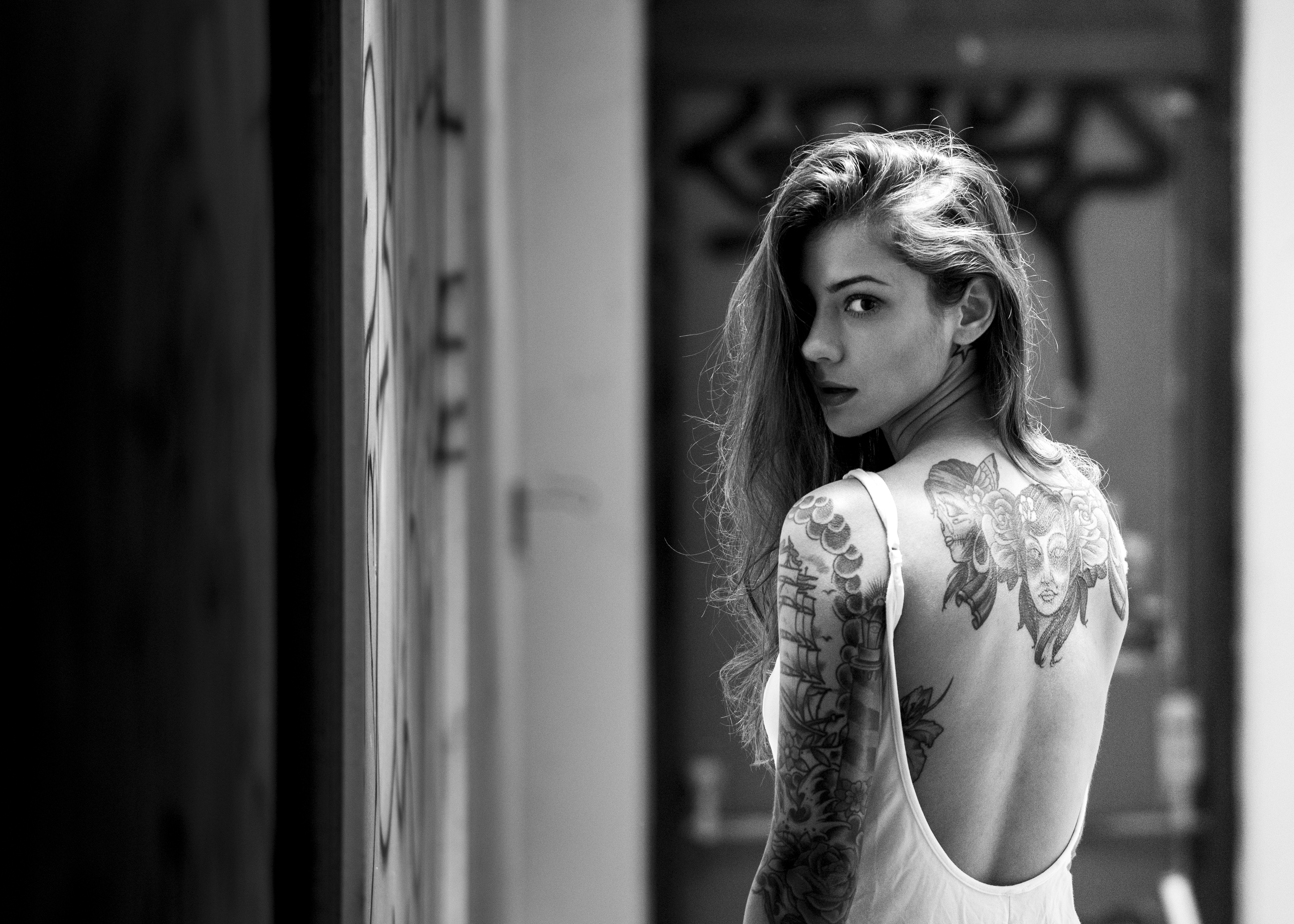 People 4390x3136 women portrait model monochrome tattoo back profile looking over shoulder Kristina Labahn