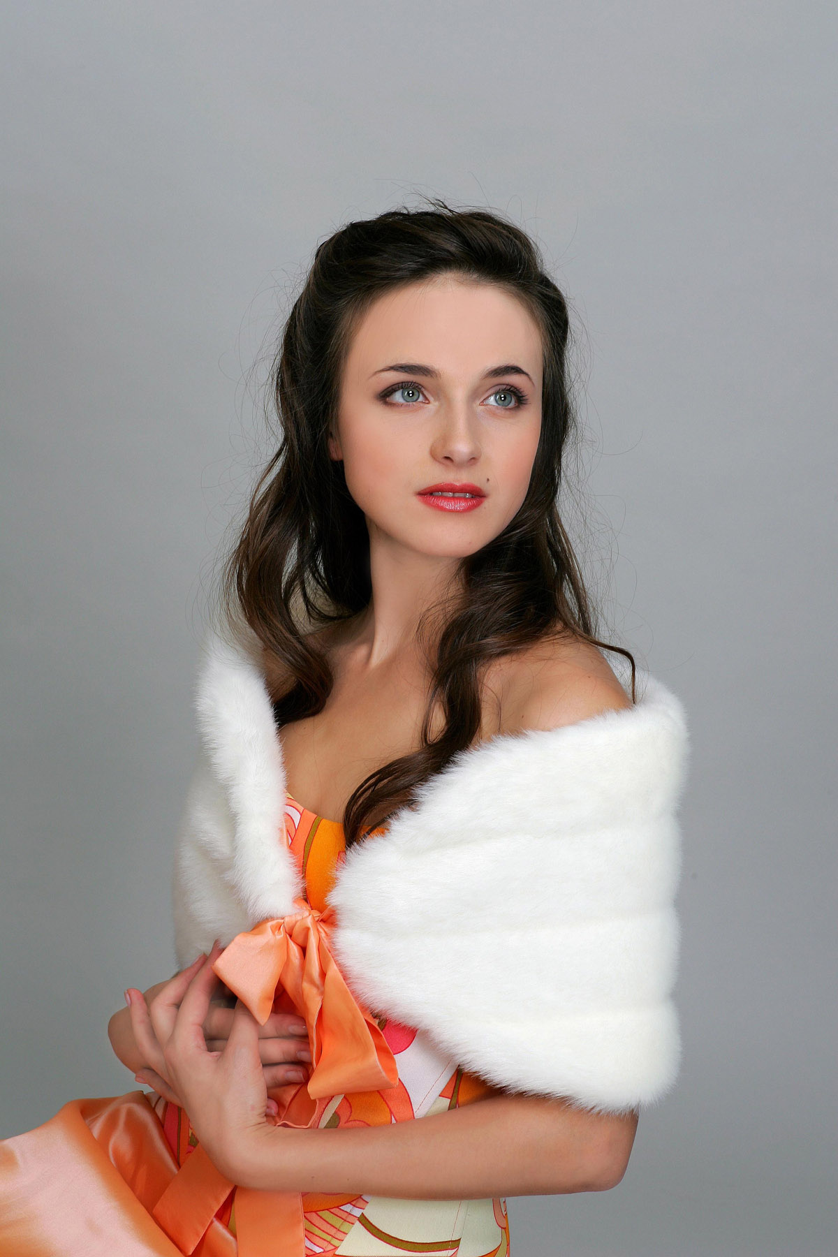 People 1200x1800 Anna Snatkina women actress Russian Russian women blue eyes long hair simple background lipstick fur