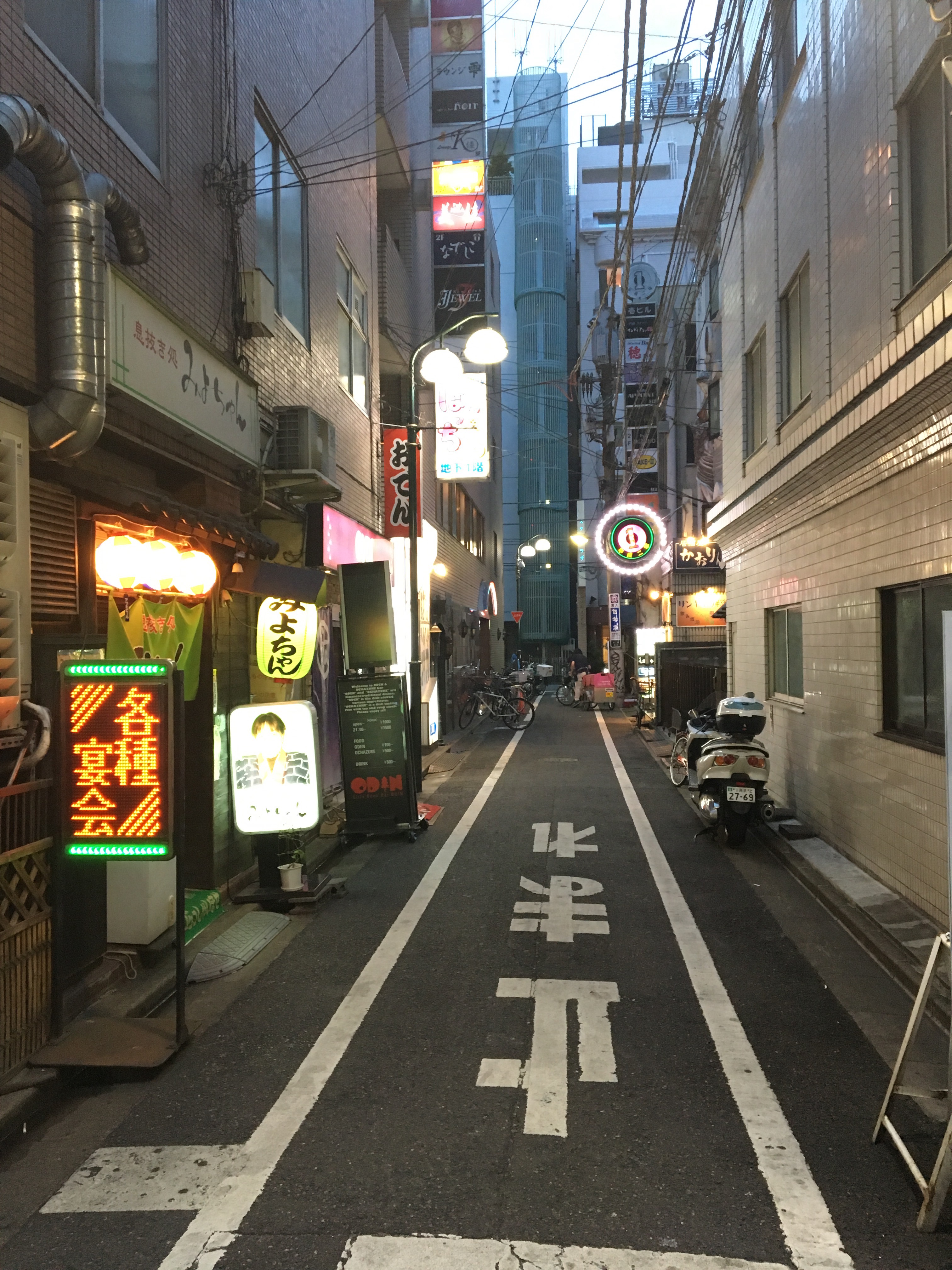 General 3024x4032 street street light Japan