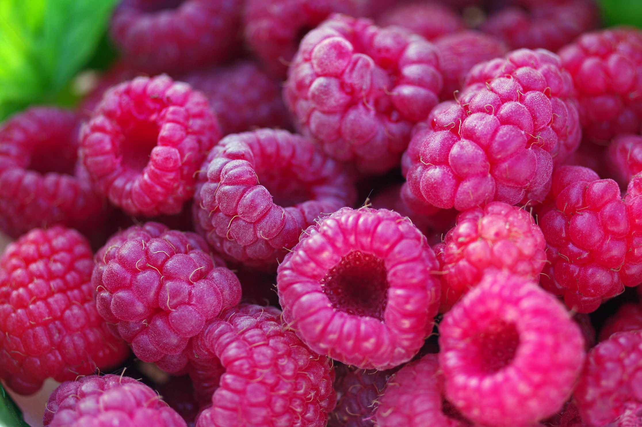 General 2232x1484 colorful fruit food berries raspberries closeup macro